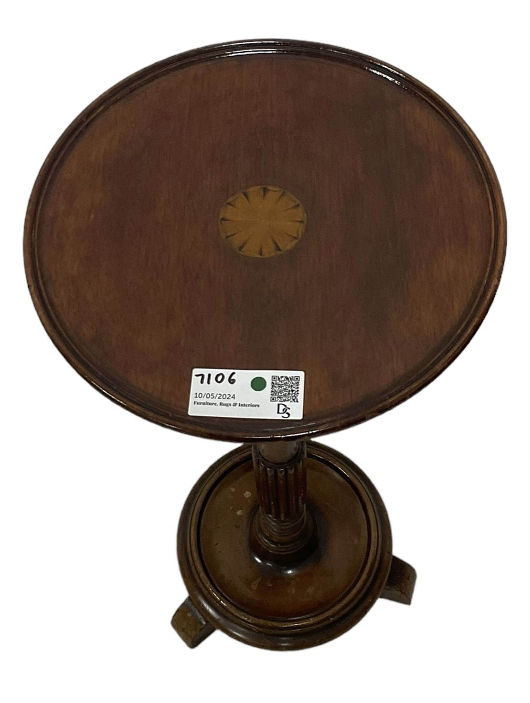 Edwardian mahogany wine table turned and reeded pedestal on circular platform base (W30cm H64cm); Ed - Bild 7 aus 9