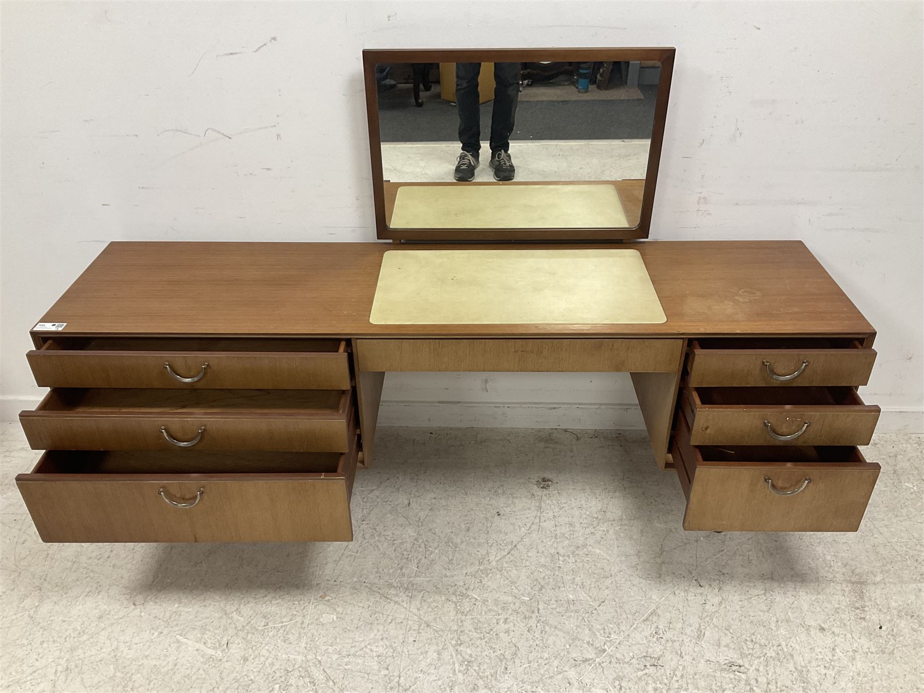 Meredew - mid-20th century teak dressing table - Image 14 of 14