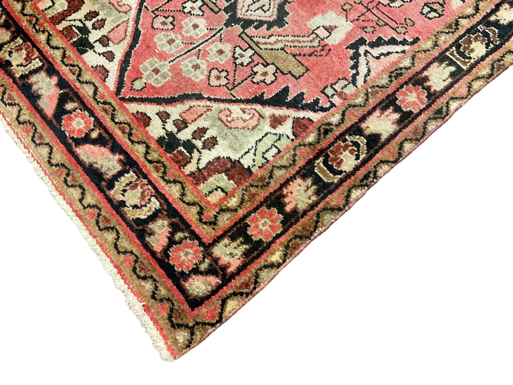 Persian rose ground runner rug - Image 5 of 6