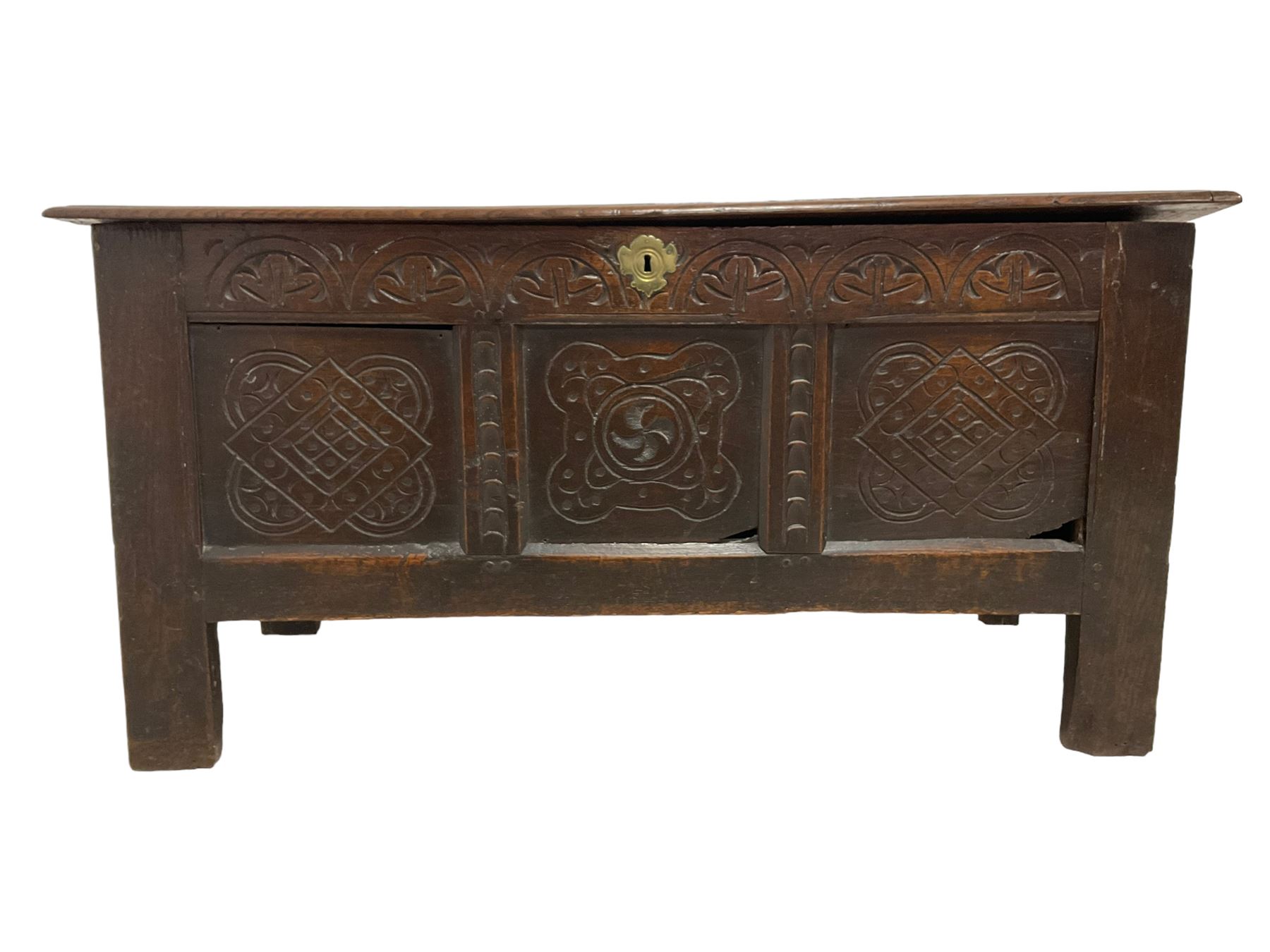 18th century oak coffer or chest - Image 4 of 6