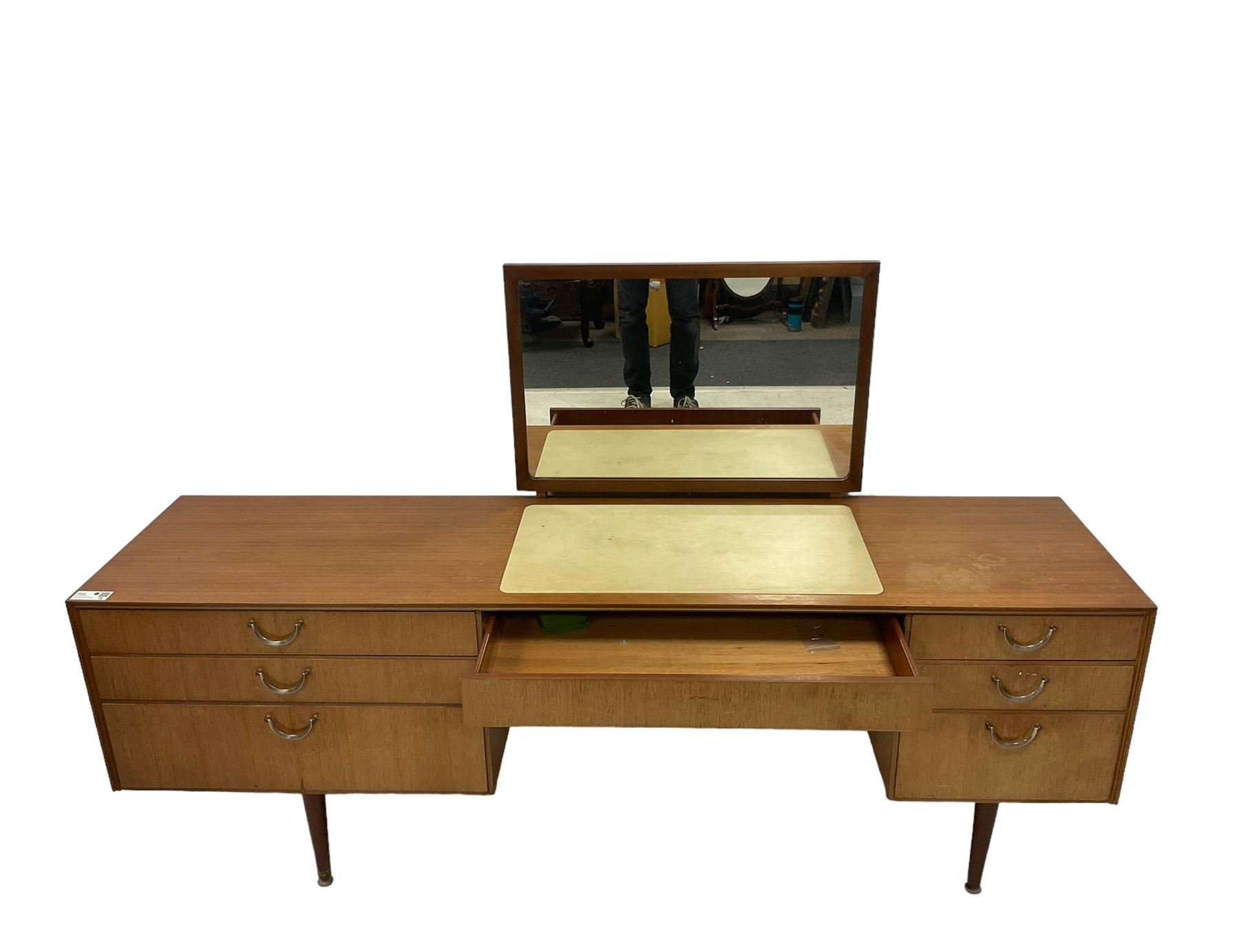 Meredew - mid-20th century teak dressing table - Image 3 of 14