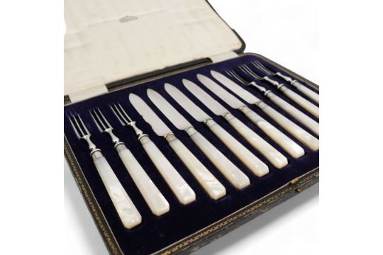 Early 20th century cased set of six fruit knives and forks - Image 2 of 6