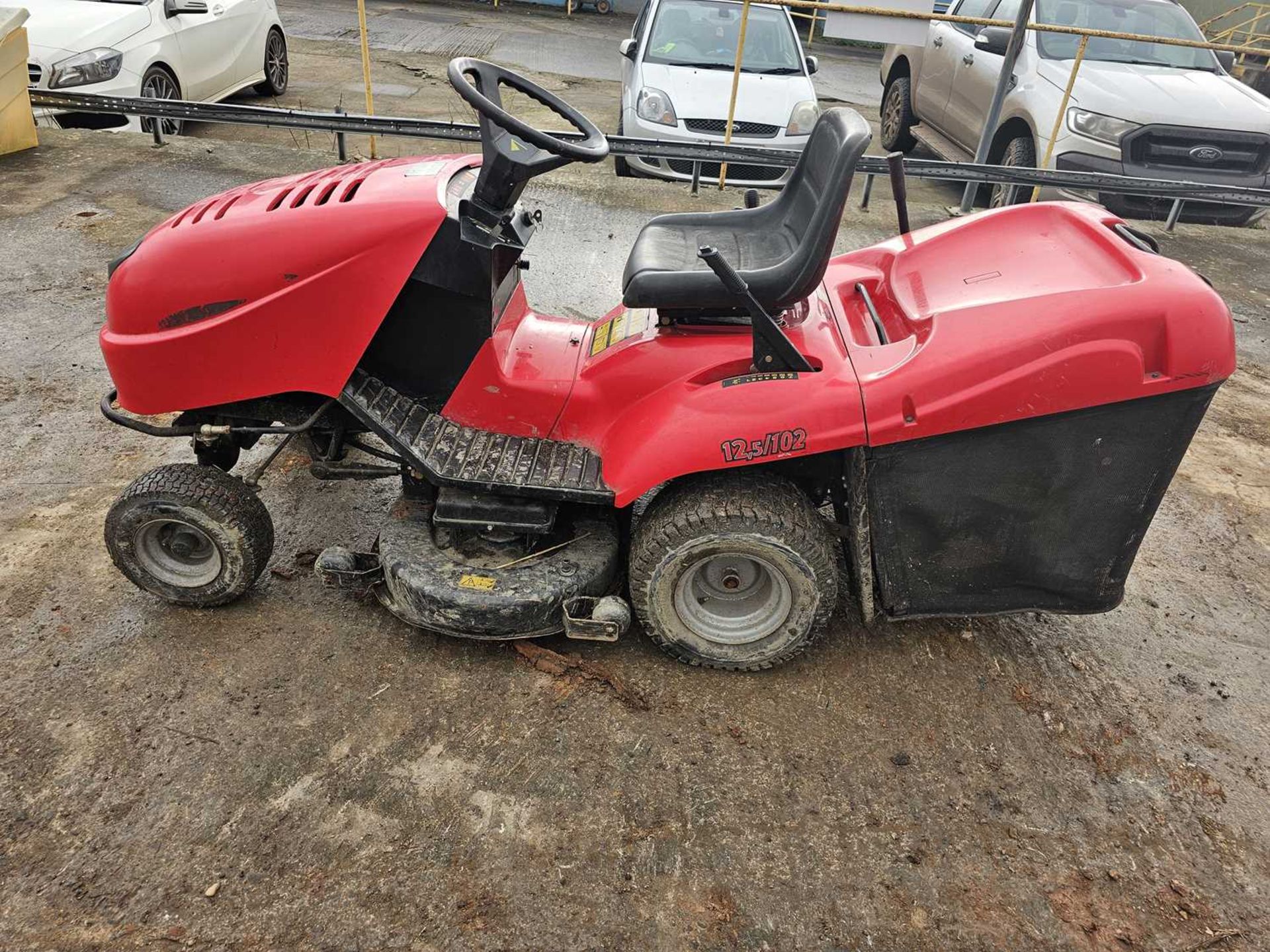 Castlegarden TCR102 Petrol Ride on Lawnmower, Briggs & Stratton Engine, Grass Collector - Image 2 of 18