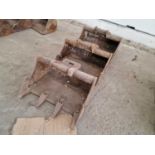 Selection of Buckets Klak Hitch (3 of)