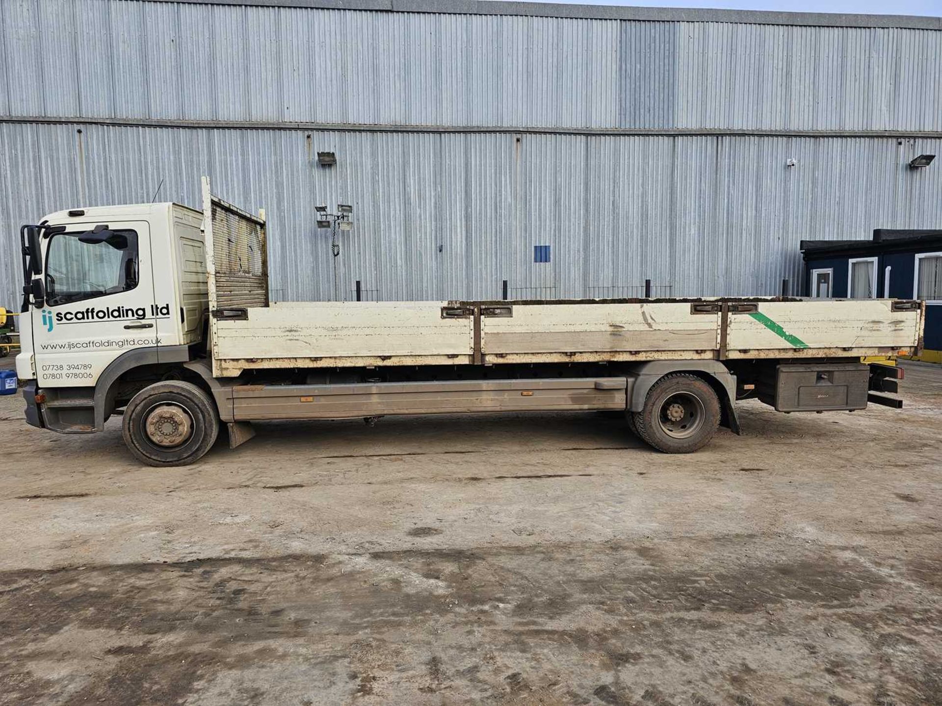 Mercedes 4x2 Flat Bed Lorry, Manual Gear Box - Image 2 of 20