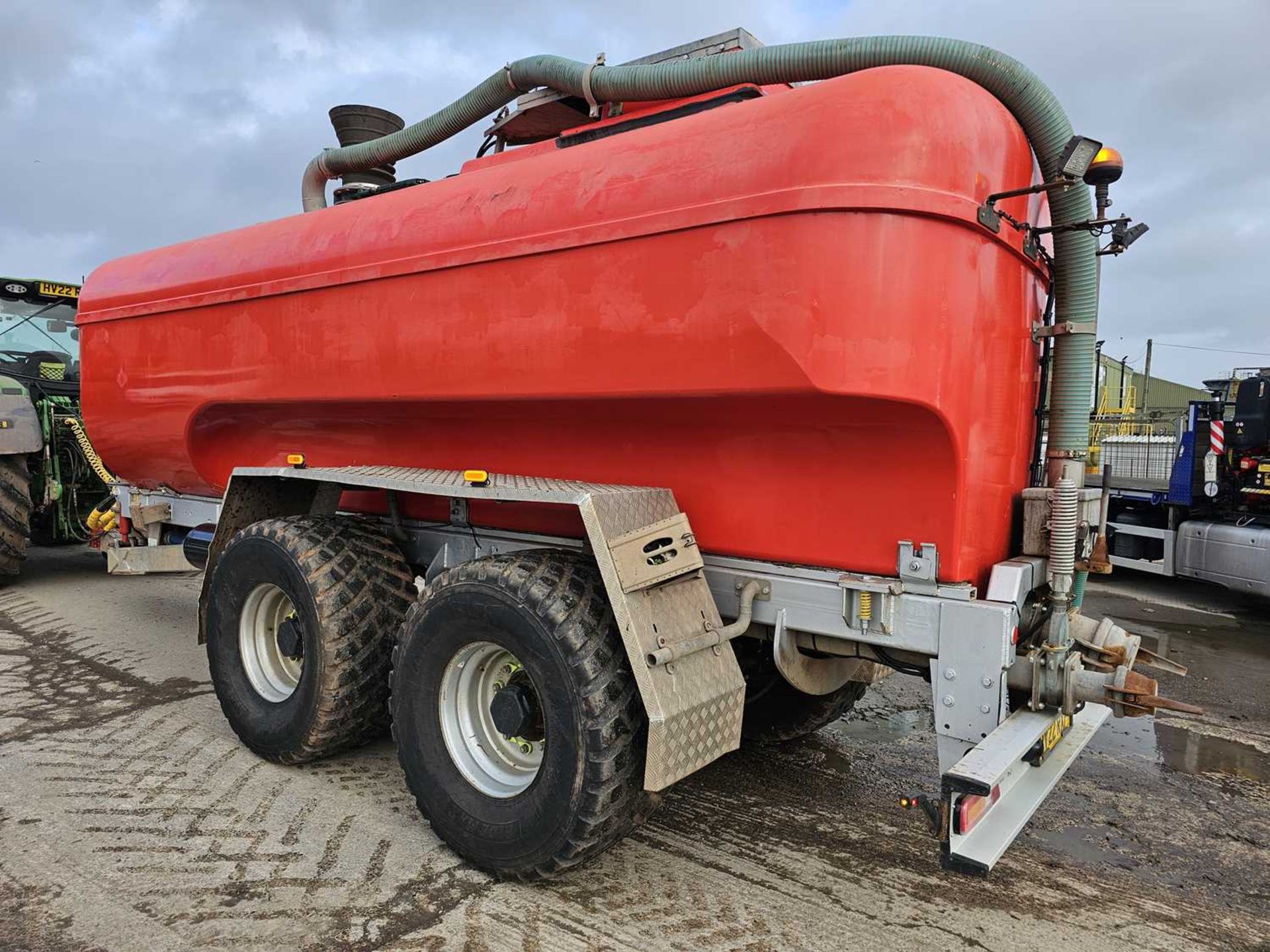 Storth 4000 Gallon Twin Axle Vacuum Tanker, Fibre Glass Tank, Top Fill, Lazy Arm, Sprung Draw Bar, H - Image 3 of 17