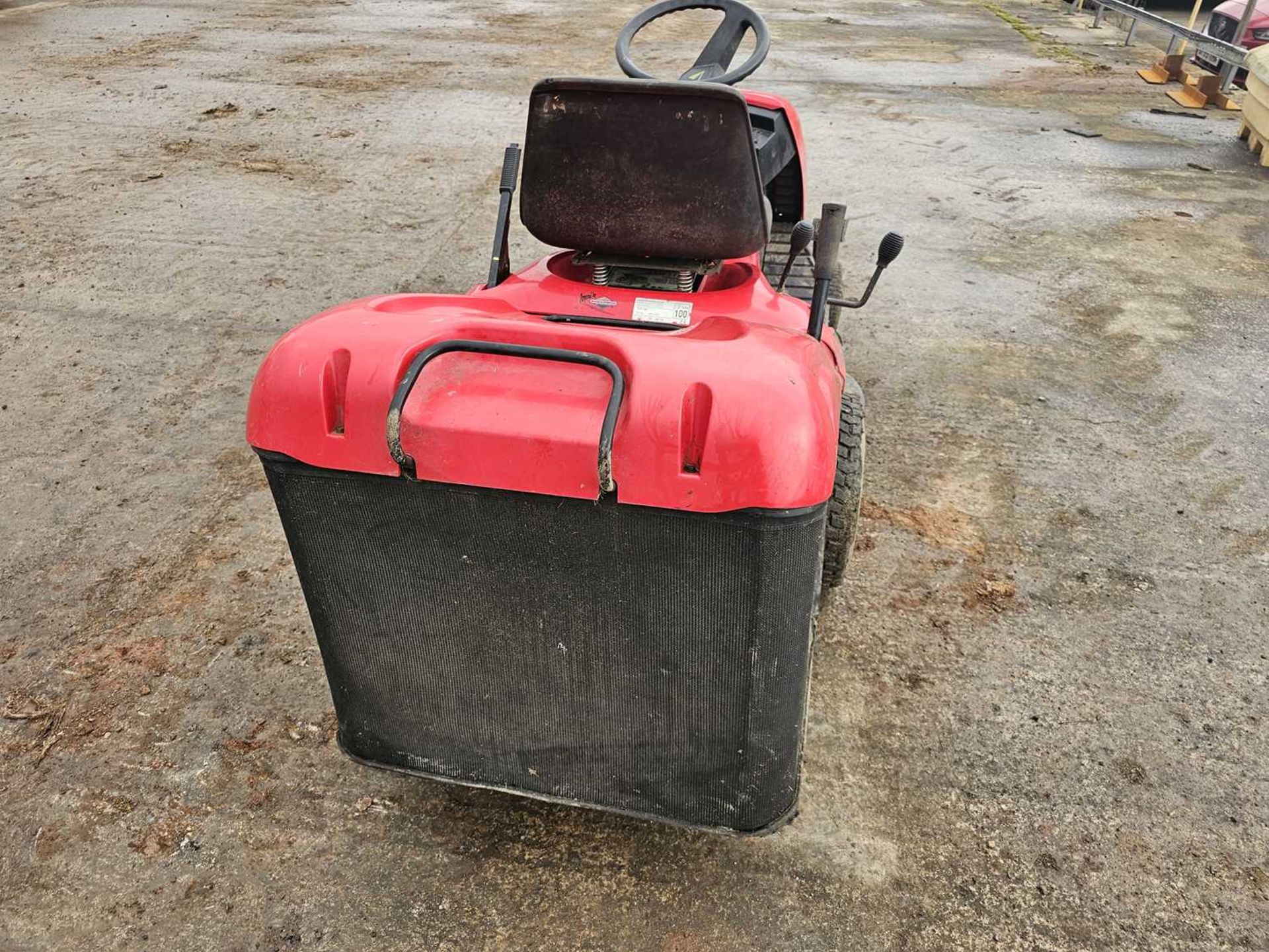 Castlegarden TCR102 Petrol Ride on Lawnmower, Briggs & Stratton Engine, Grass Collector - Image 4 of 18