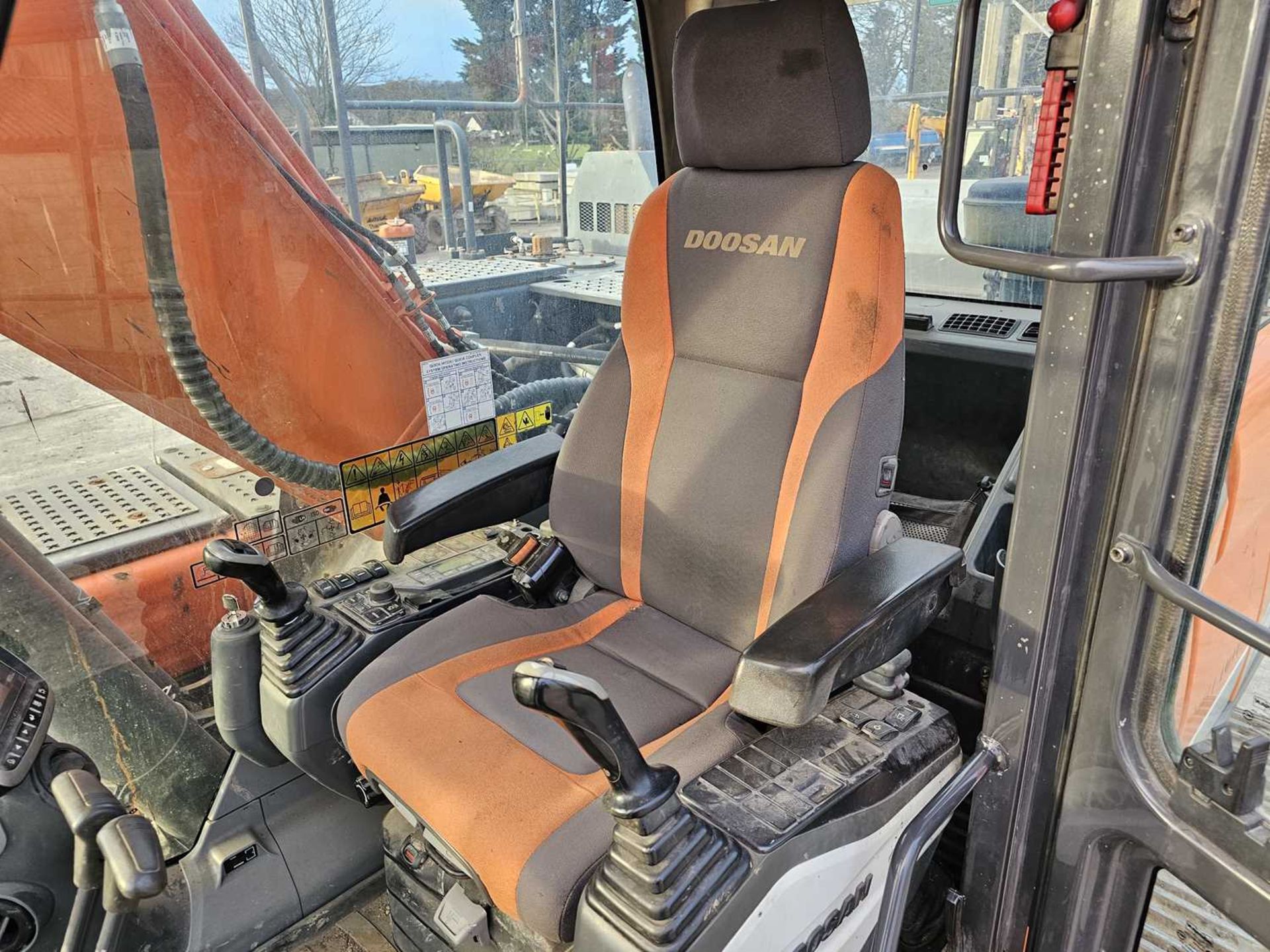 2018 Doosan DX225LC-5 800mm Pads, CV, Geith Hydraulic QH, Piped, Aux. Piping, Demo Cage, Reverse Cam - Image 30 of 36