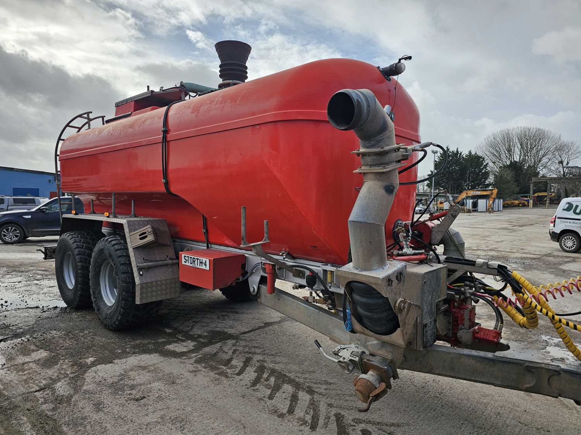 Storth 4000 Gallon Twin Axle Vacuum Tanker, Fibre Glass Tank, Top Fill, Lazy Arm, Sprung Draw Bar, H - Image 6 of 17