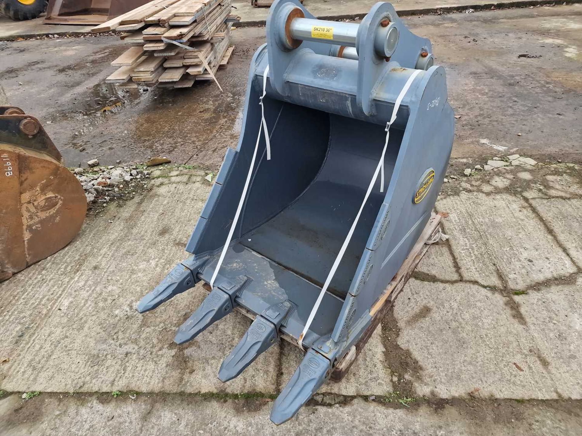 Unused Strickland 36" Digging Bucket 80mm Pin to suit 20 Ton Excavator (Pin Centre 44cm, Dipper Widt