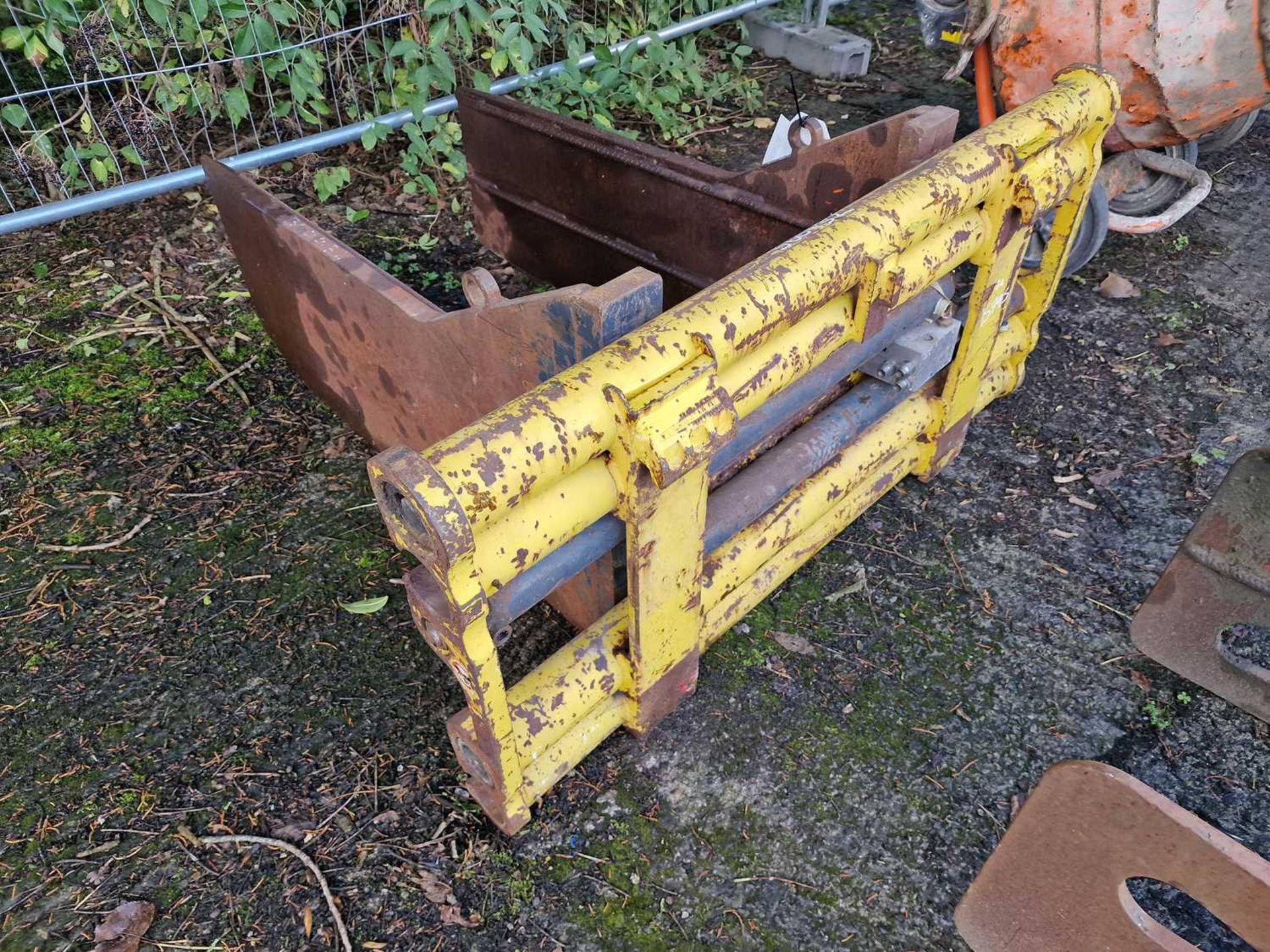 Hydraulic Bale Grab to suit Forklift - Image 2 of 6