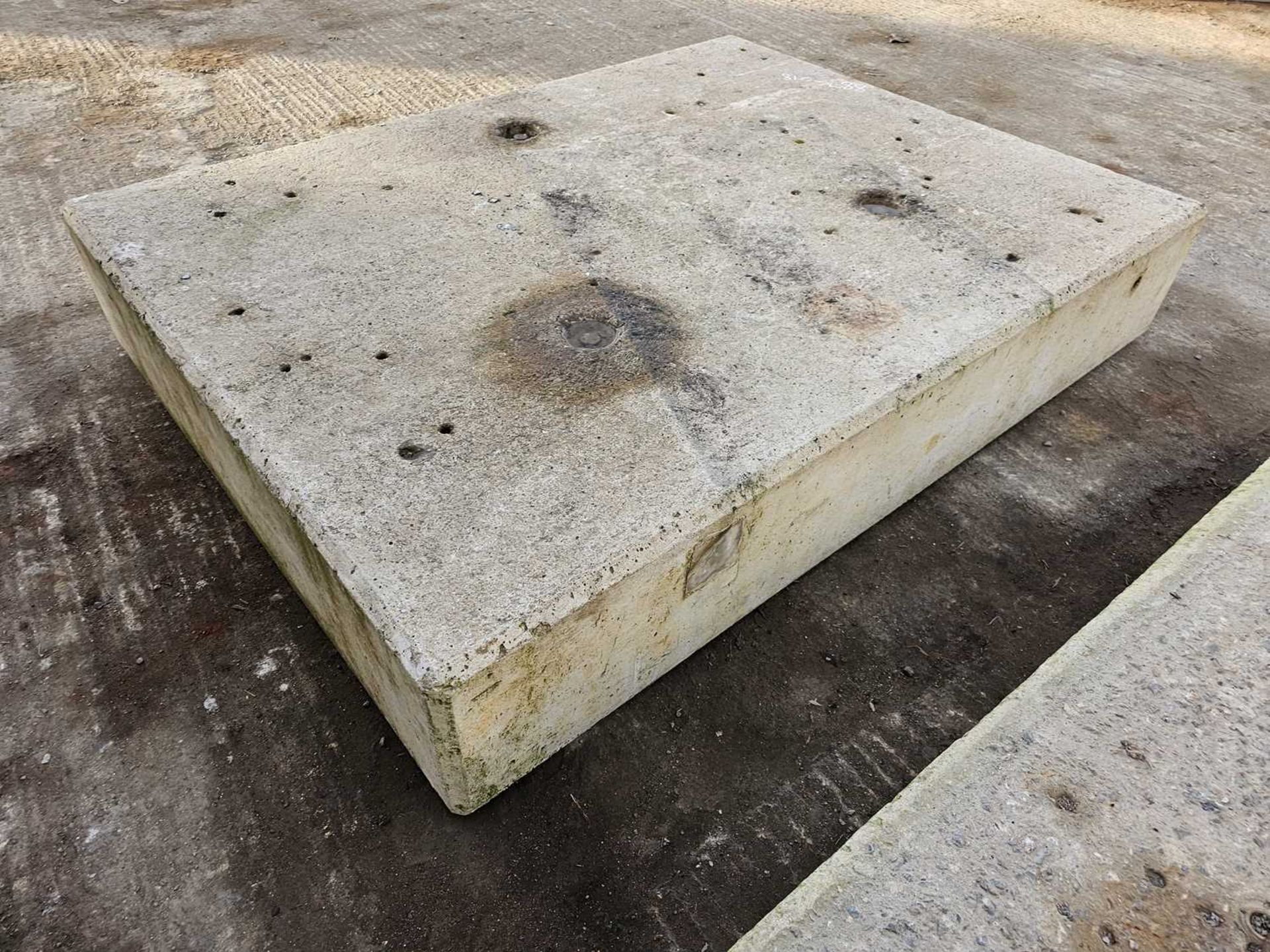 Concrete Counter Weight (Approx 2 Ton) - Image 2 of 4