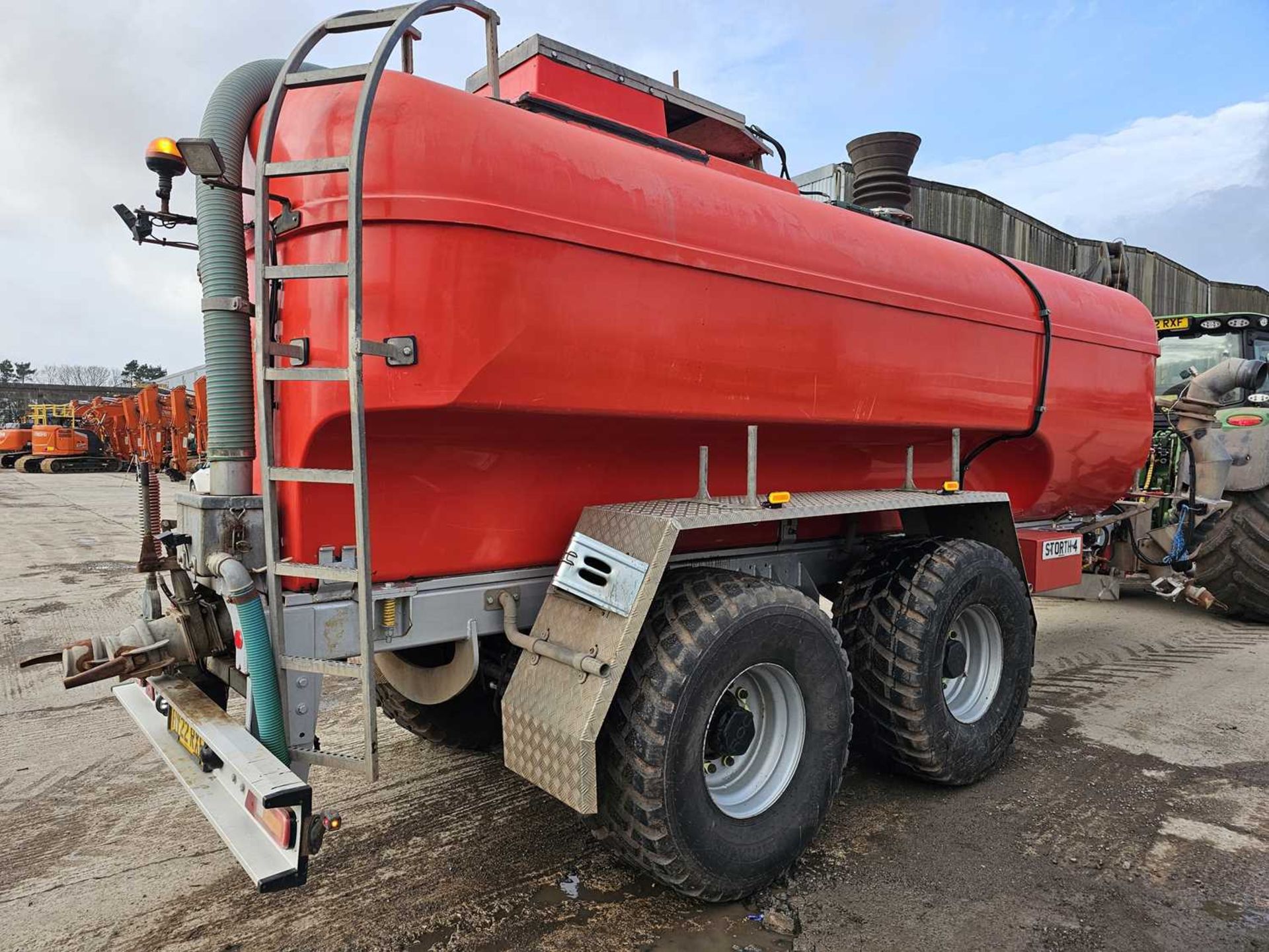 Storth 4000 Gallon Twin Axle Vacuum Tanker, Fibre Glass Tank, Top Fill, Lazy Arm, Sprung Draw Bar, H - Image 4 of 17