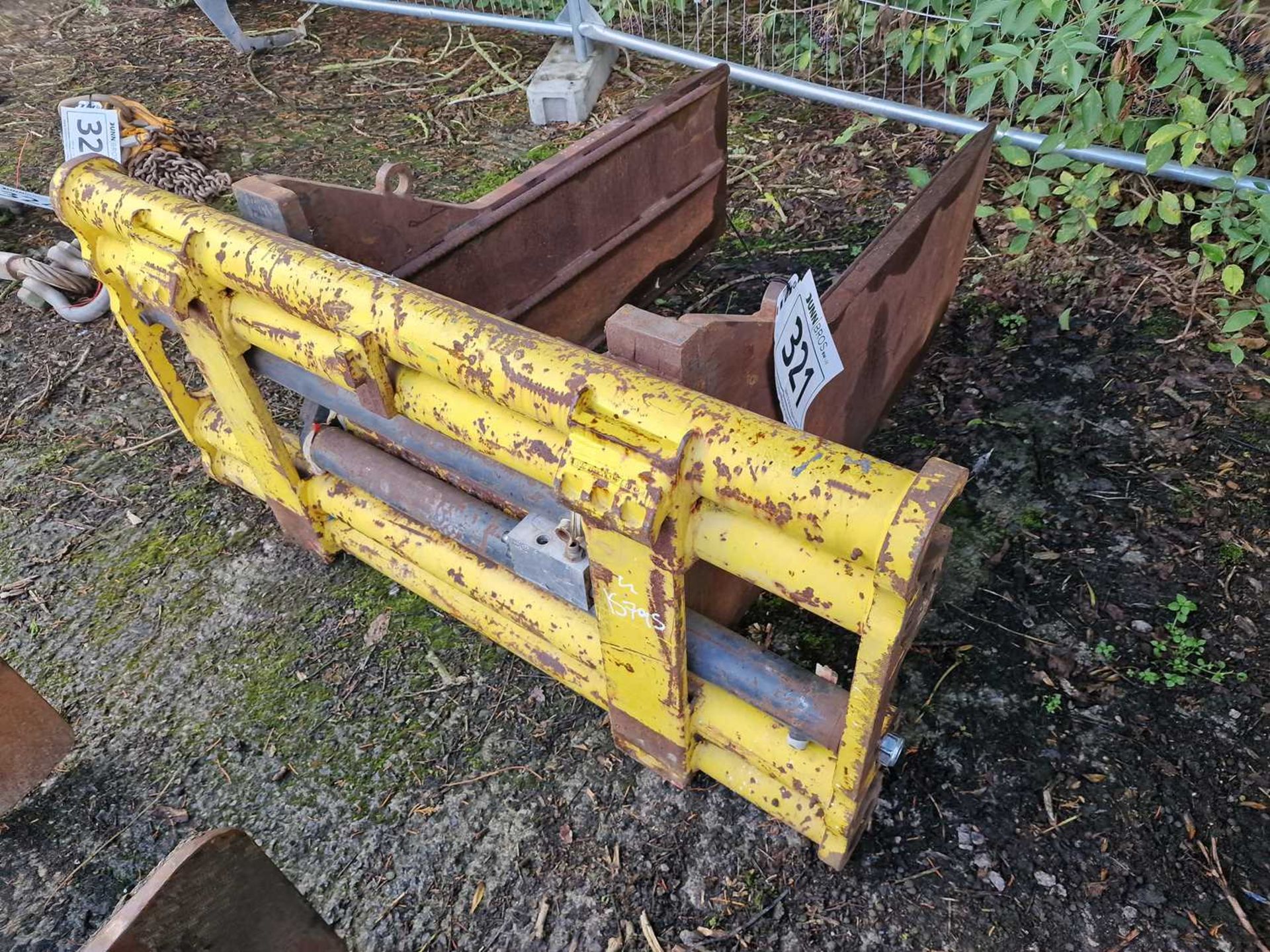 Hydraulic Bale Grab to suit Forklift - Image 3 of 6