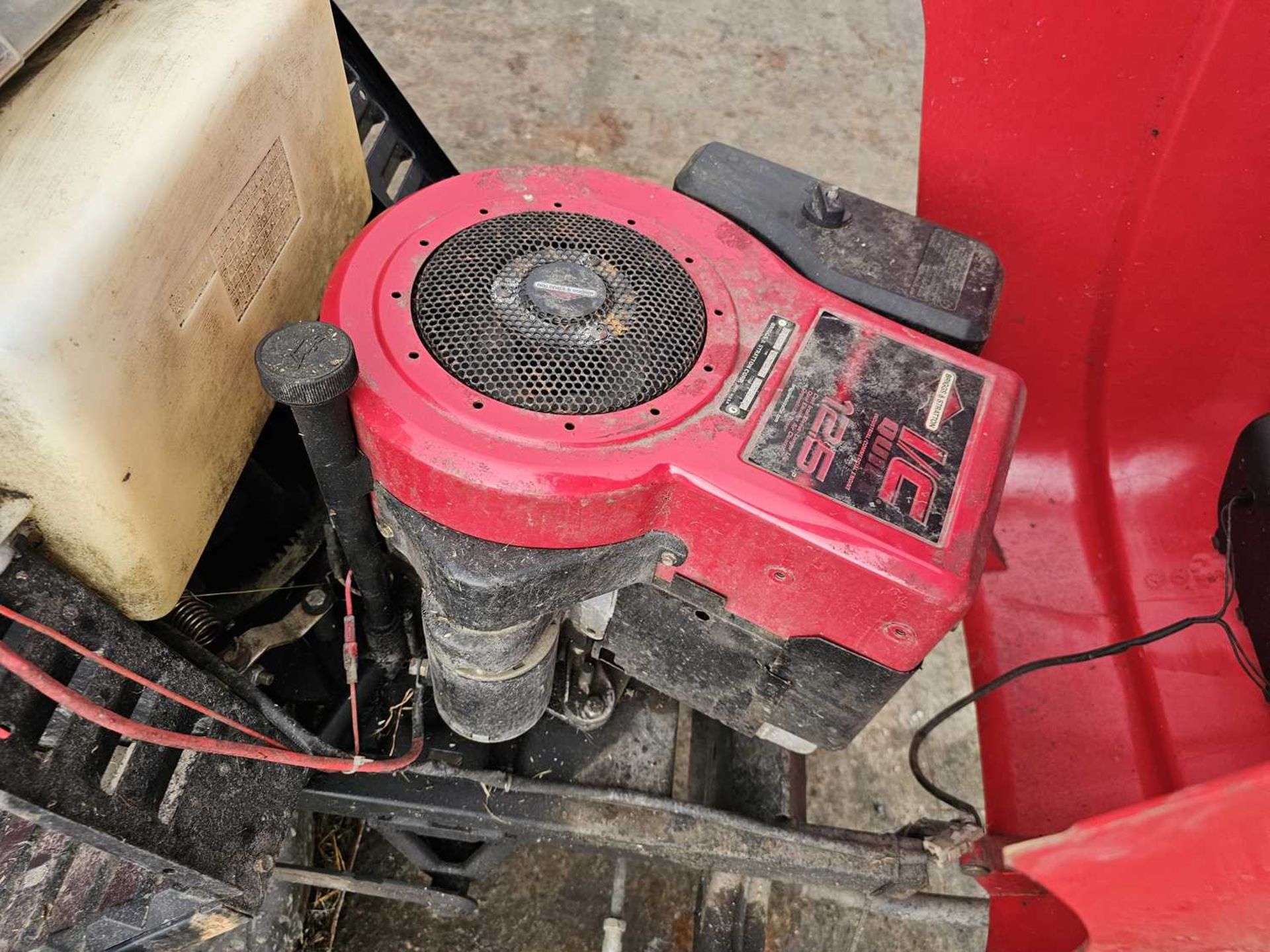 Castlegarden TCR102 Petrol Ride on Lawnmower, Briggs & Stratton Engine, Grass Collector - Image 15 of 18