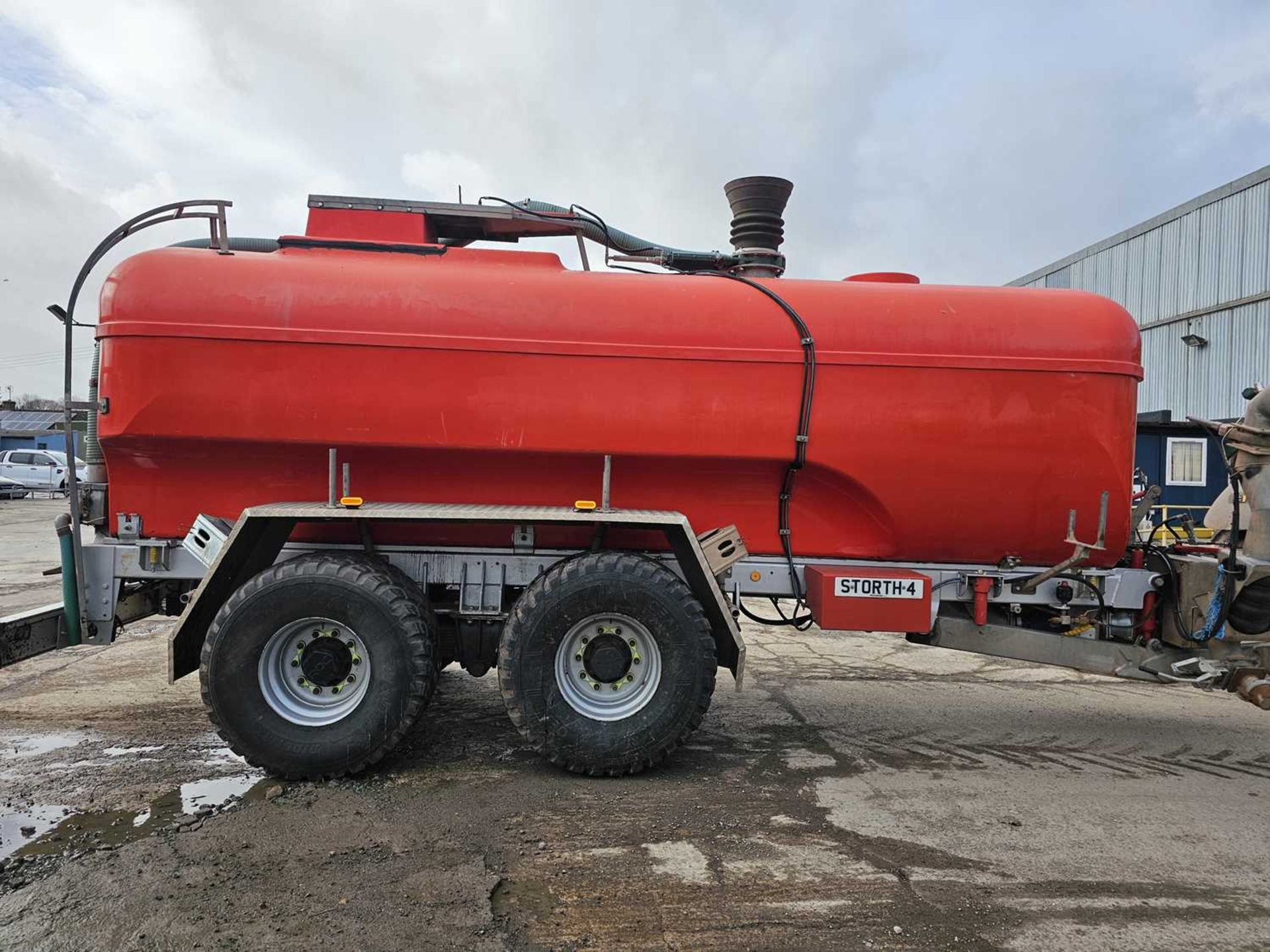 Storth 4000 Gallon Twin Axle Vacuum Tanker, Fibre Glass Tank, Top Fill, Lazy Arm, Sprung Draw Bar, H - Image 5 of 17