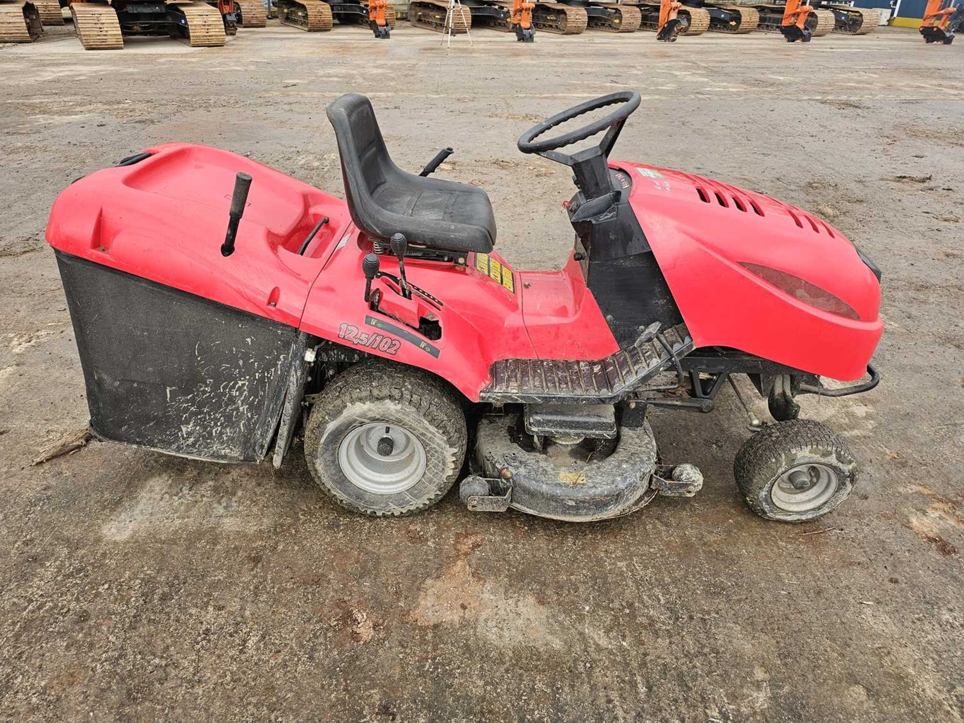 Castlegarden TCR102 Petrol Ride on Lawnmower, Briggs & Stratton Engine, Grass Collector - Image 6 of 18