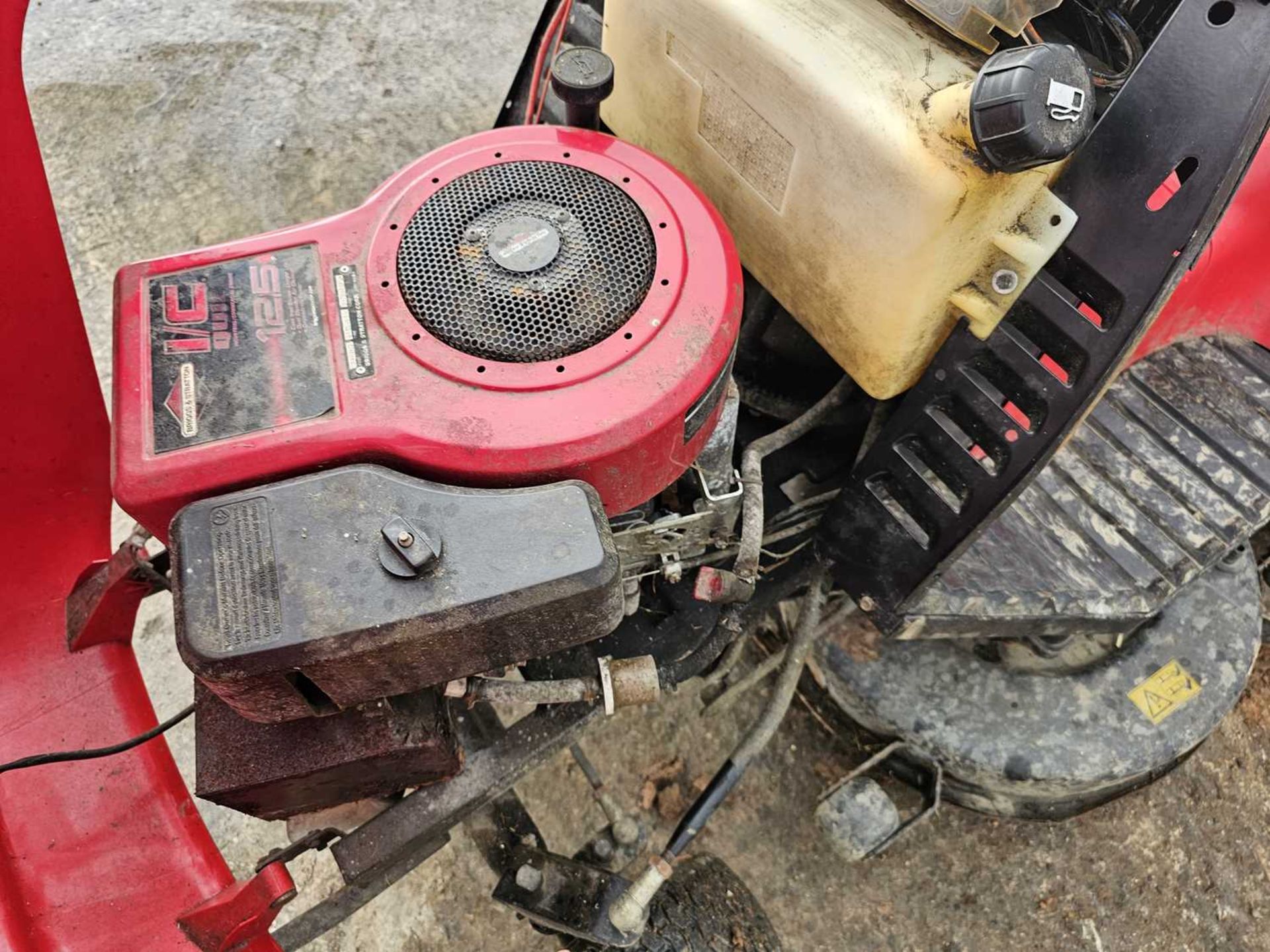 Castlegarden TCR102 Petrol Ride on Lawnmower, Briggs & Stratton Engine, Grass Collector - Image 14 of 18