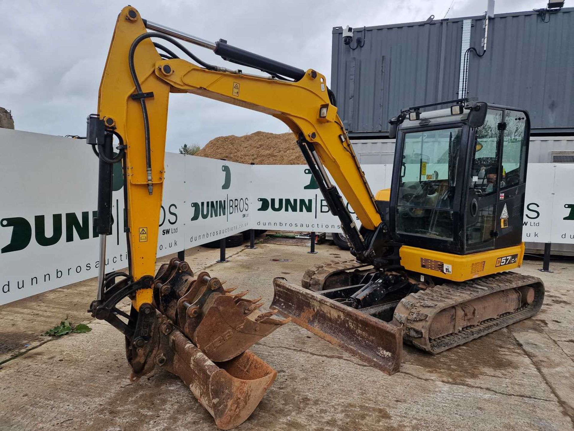 2017 JCB 57C-1 Rubber Tracks, Blade, Offset, JCB Hydraulic QH, Piped, 72", 30", 18" Bucket