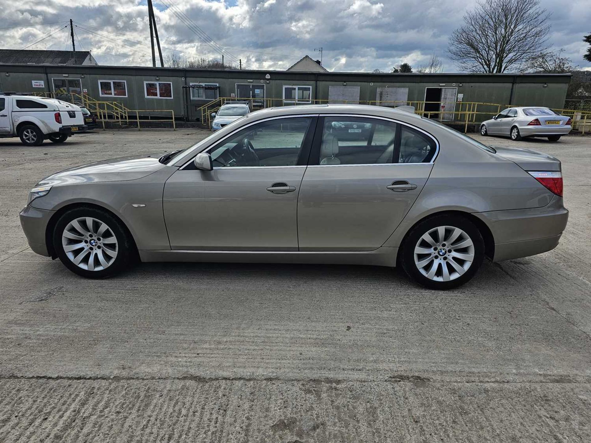 2009 BMW 525i Se, Auto, Sat Nav, Parking Sensors, Full Leather, Electric Seats,  Bluetooth, Cruise C - Image 4 of 28