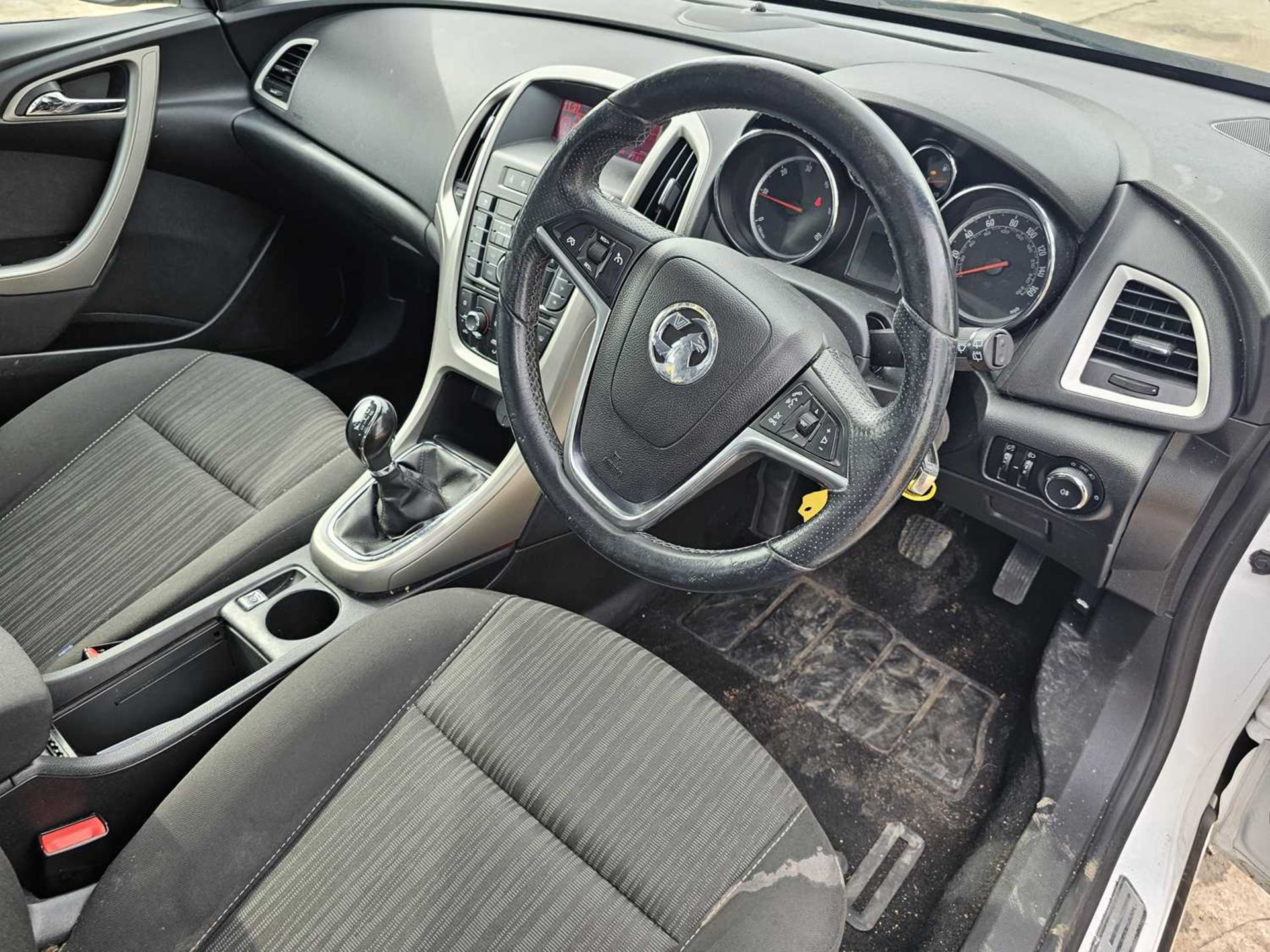 2011 Vauxhall Astra Exclusiv CDTi Ecoflex, 6 Speed, Bluetooth, Cruise Control, A/C (Reg. Docs. & Ser - Image 21 of 26