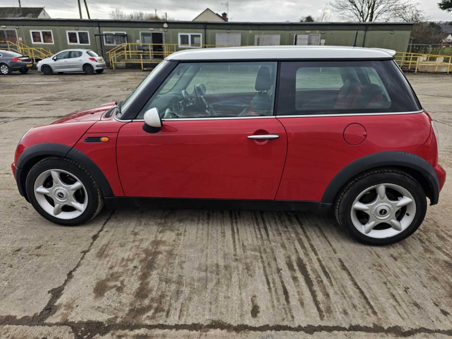 2004 Mini Cooper, 5 Speed, Half Leather, Heated Seats, A/C (Reg. Docs. & Service History Available,  - Image 5 of 29