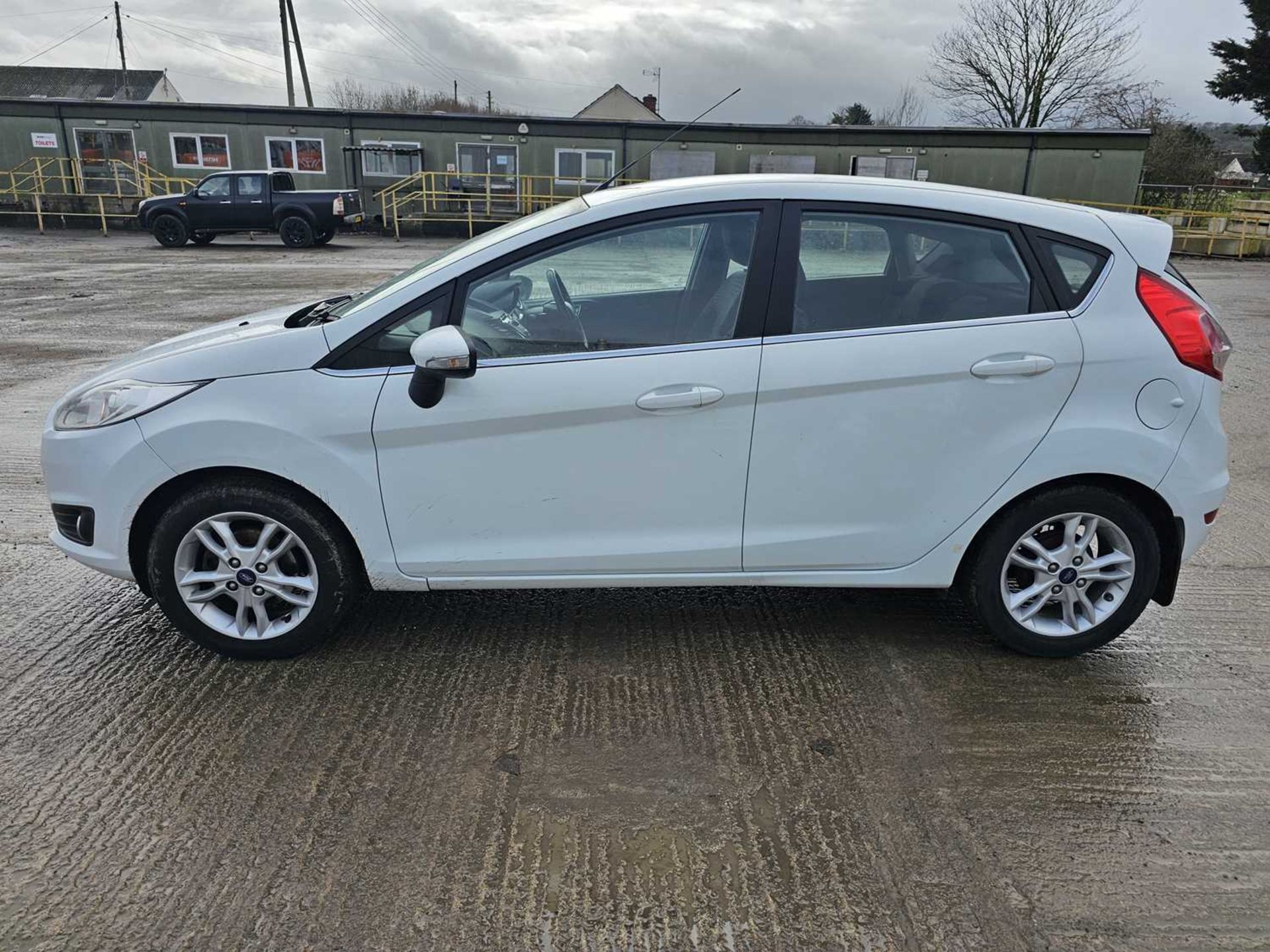 2015 Ford Fiesta, 5 Speed, Bluetooth, A/C (Reg. Docs. & Service History Available, Tested 01/25) - Bild 6 aus 28