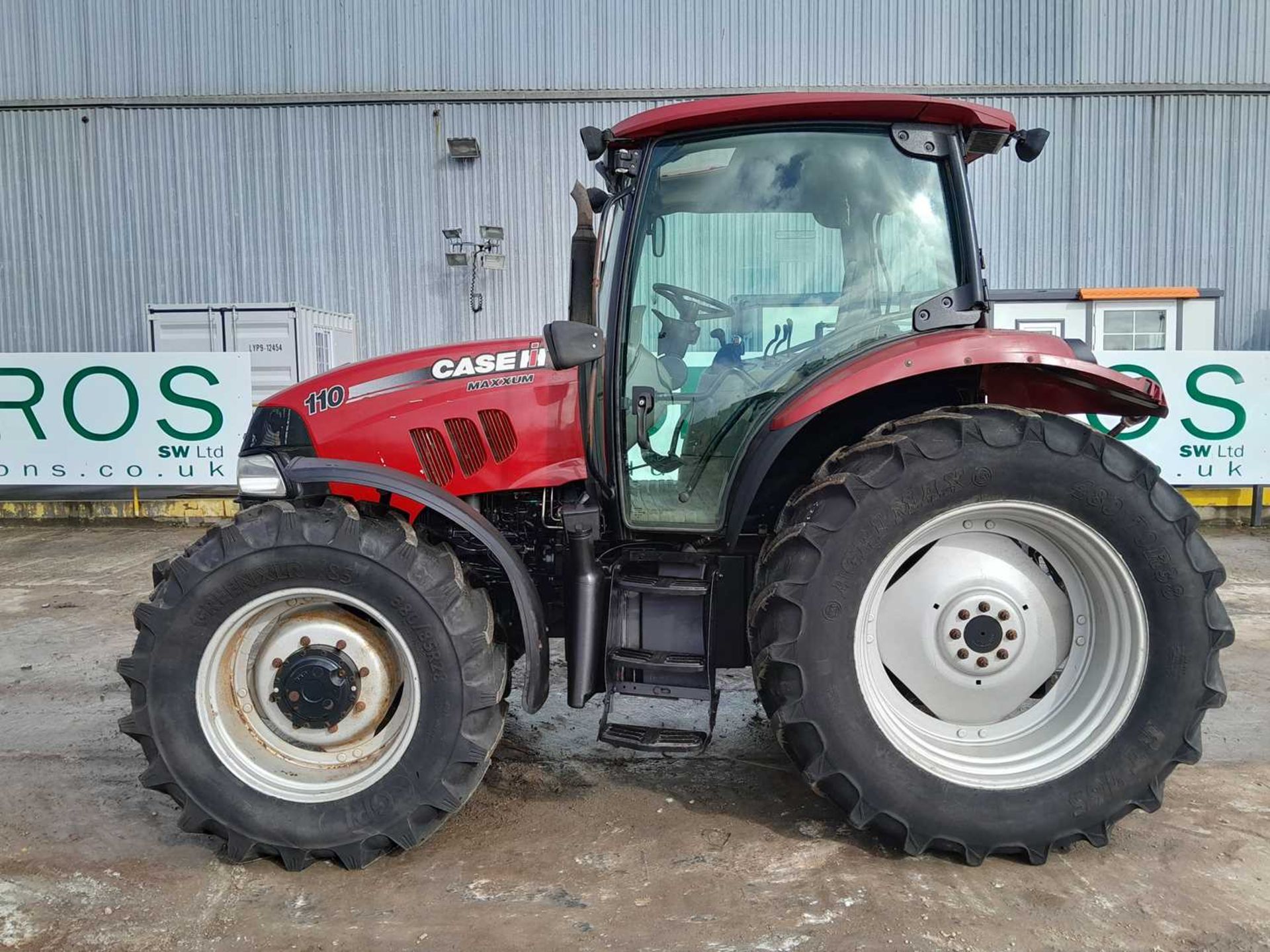 2013 Case Maxxum 110 4WD Tractor, 3 Spool Valves, A/C - Image 2 of 25