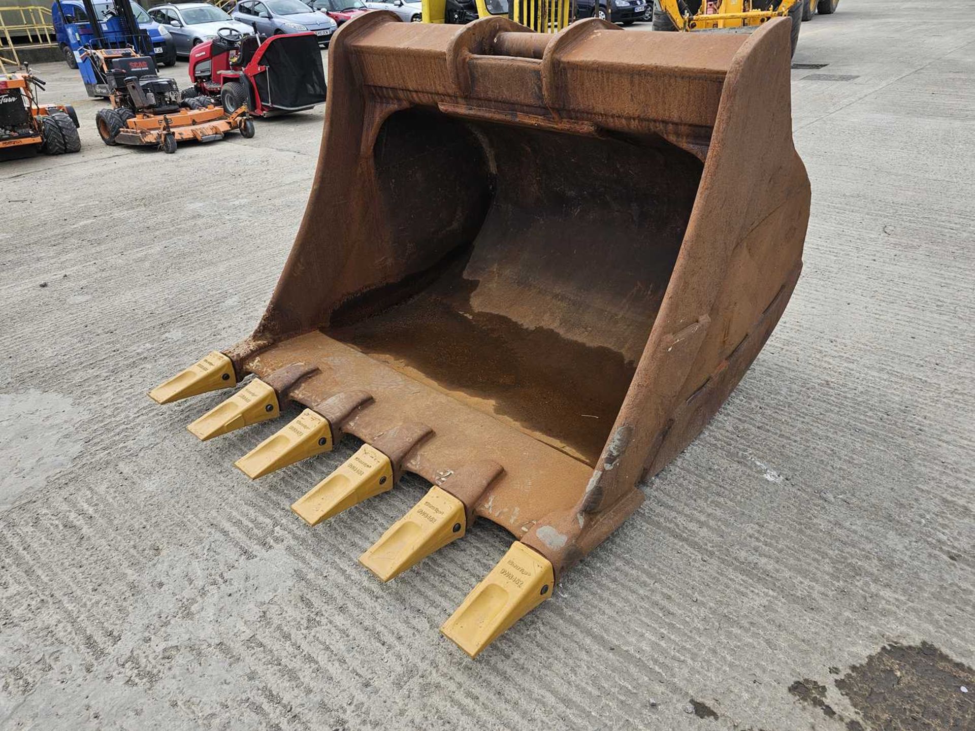 68" Digging Bucket 100mm Pin to suit 40 Ton Excavator