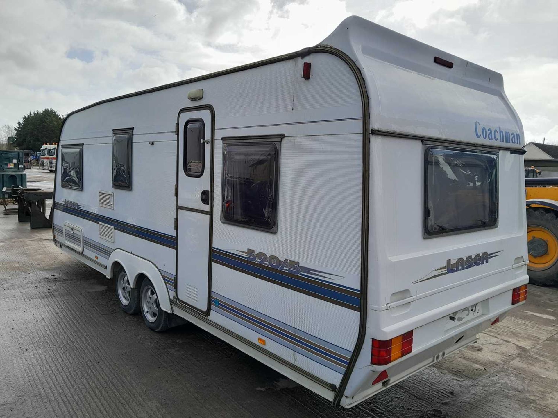 Coachman LASER 590/5 Twin Axle 2 Berth Caravan, Kitchen, Lounge, Toilet - Image 2 of 15
