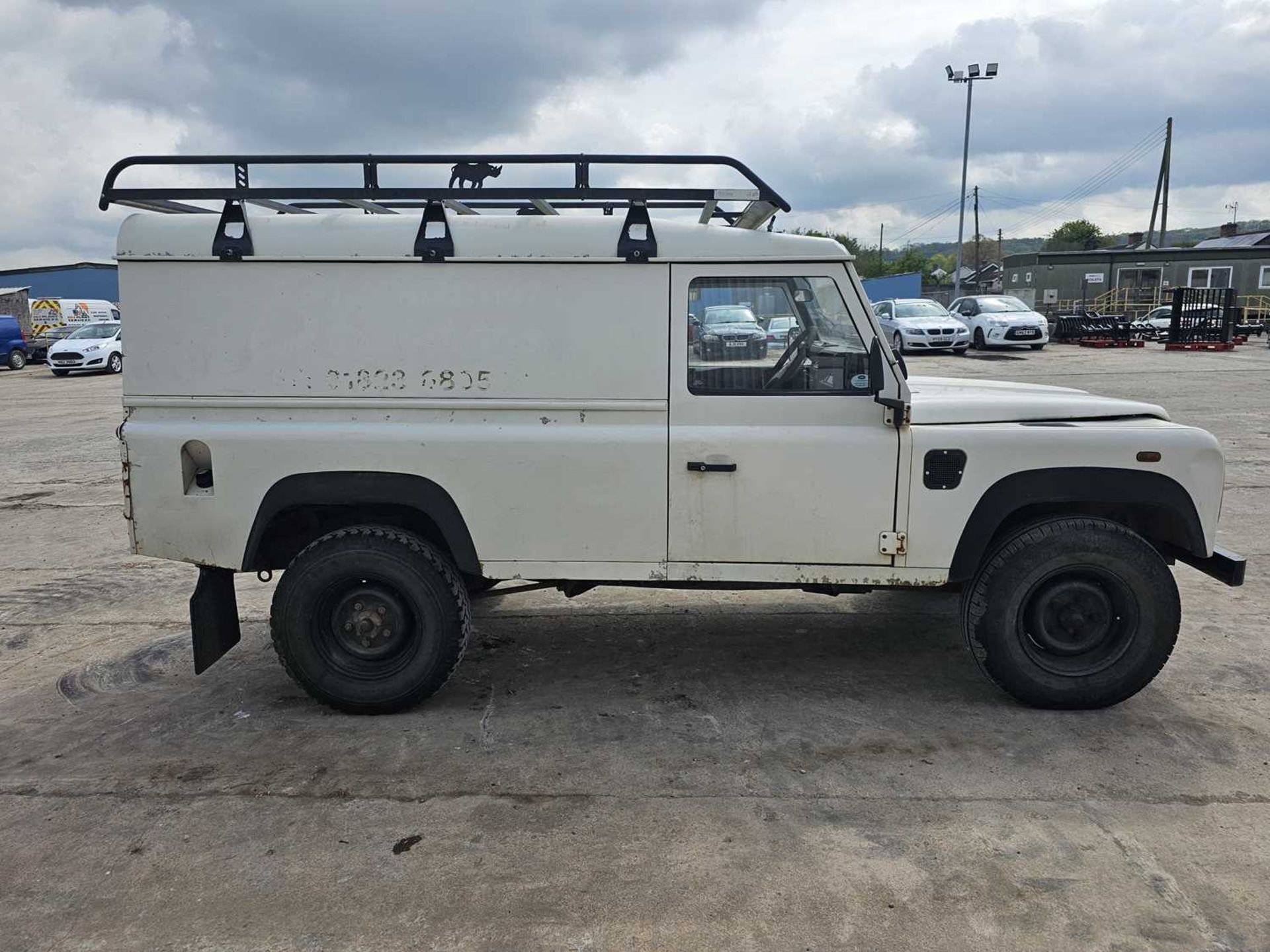 2001 Landrover Defender 110 TD5, 4WD 5 Speed, Heavy Duty Tow Bar, Tacograph, (Reg. Docs. Available,  - Image 6 of 25