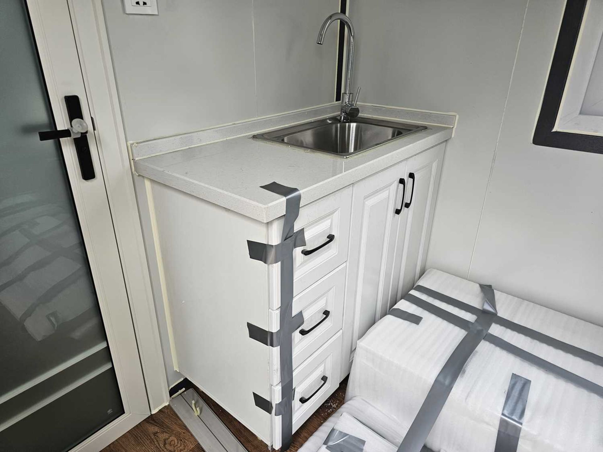 Unused Baston 7' x 20' Portable Office/Welfare Unit, W/C, Shower, Office. Kitchen - Image 7 of 12