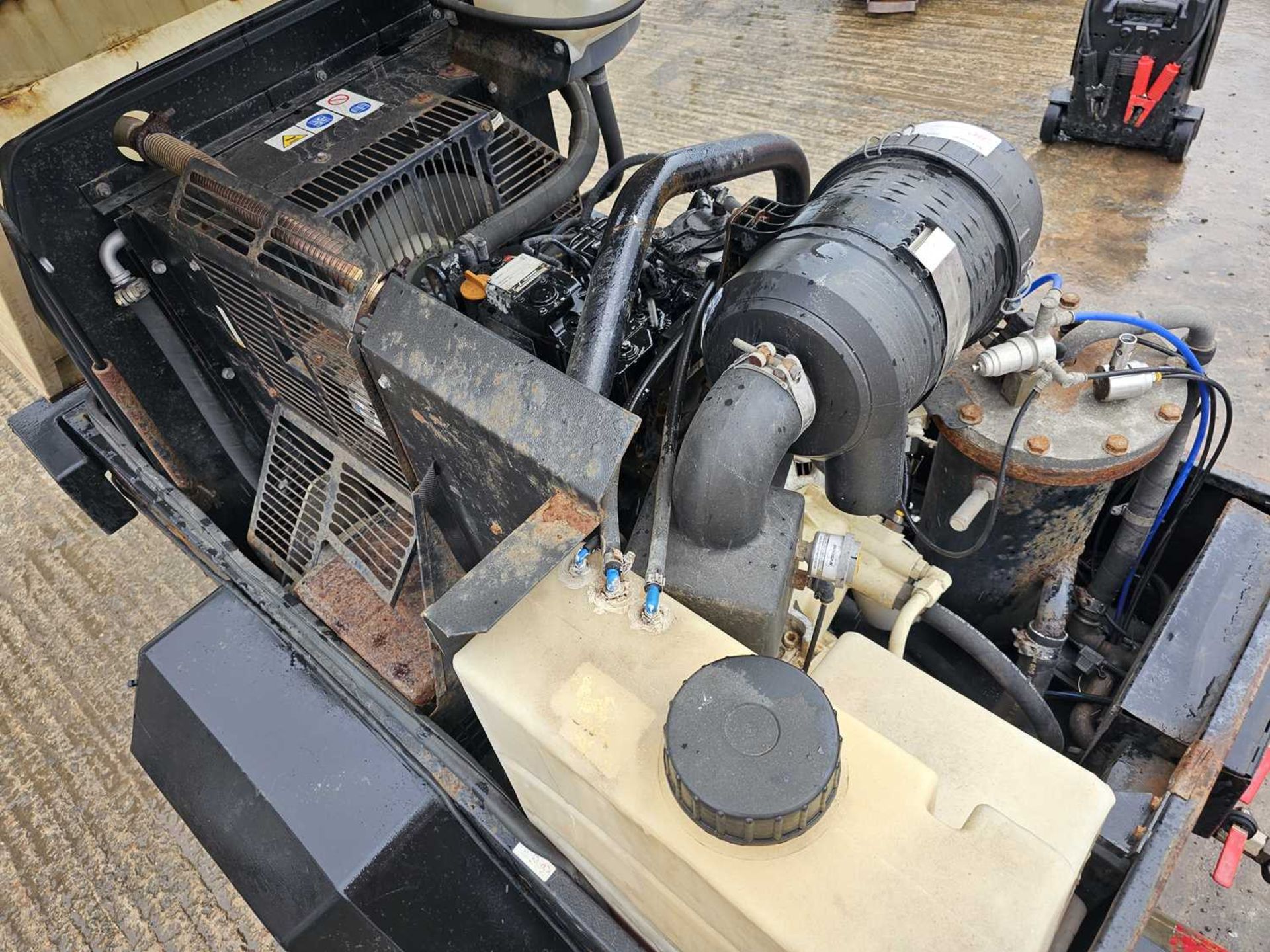 2011 Doosan 726E 90CFM Single Axle 2 Tool Compressor with Generator - Image 11 of 15