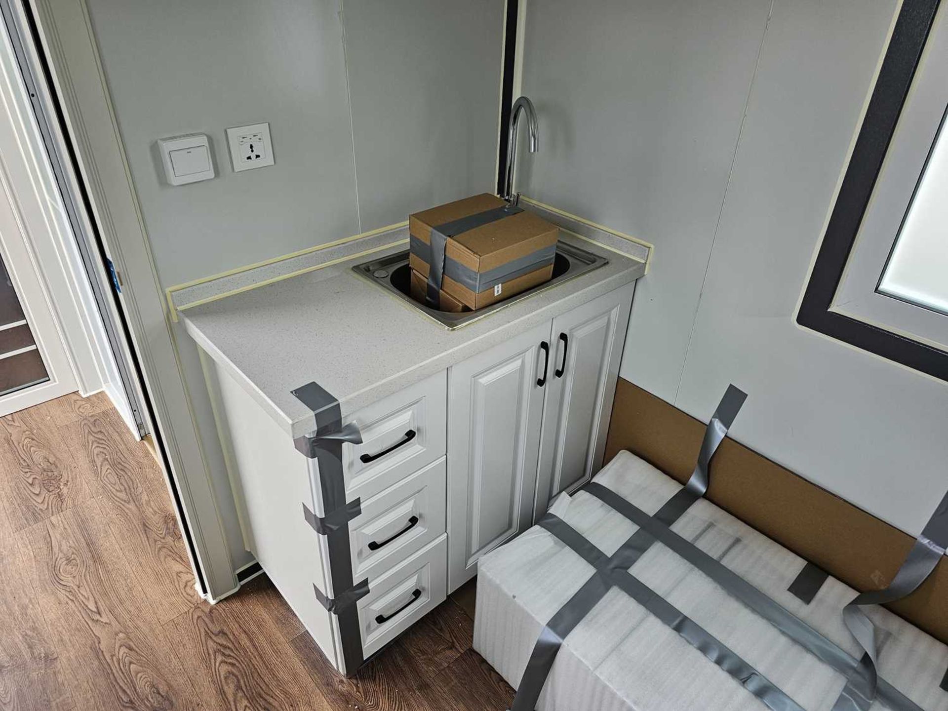 Unused Baston 7' x 20' Portable Office/Accommodation Unit, W/C, Shower, Office, Kitchen, Bedroom - Image 9 of 12