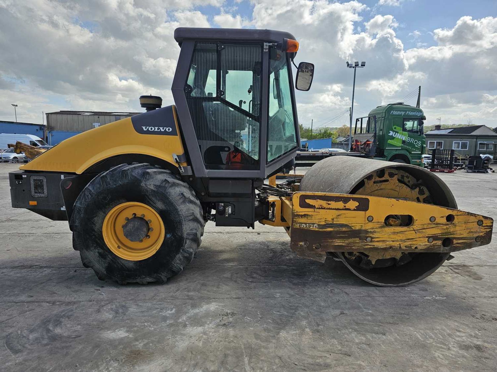 2013 Volvo SD1300 Single Drum Vibrating Roller, Full Cab, A/C - Image 6 of 25