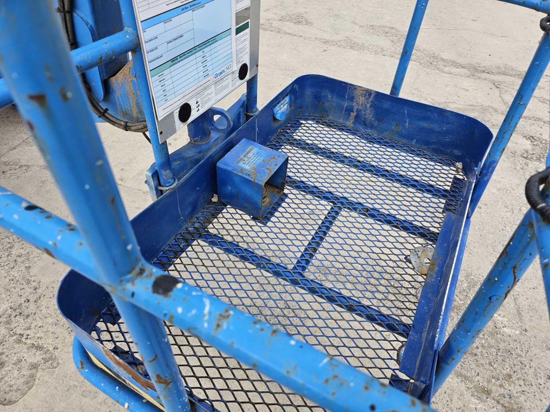 Genie Z30/20HD Wheeled Articulated Electric Scissor Lift Access Platform - Image 10 of 17