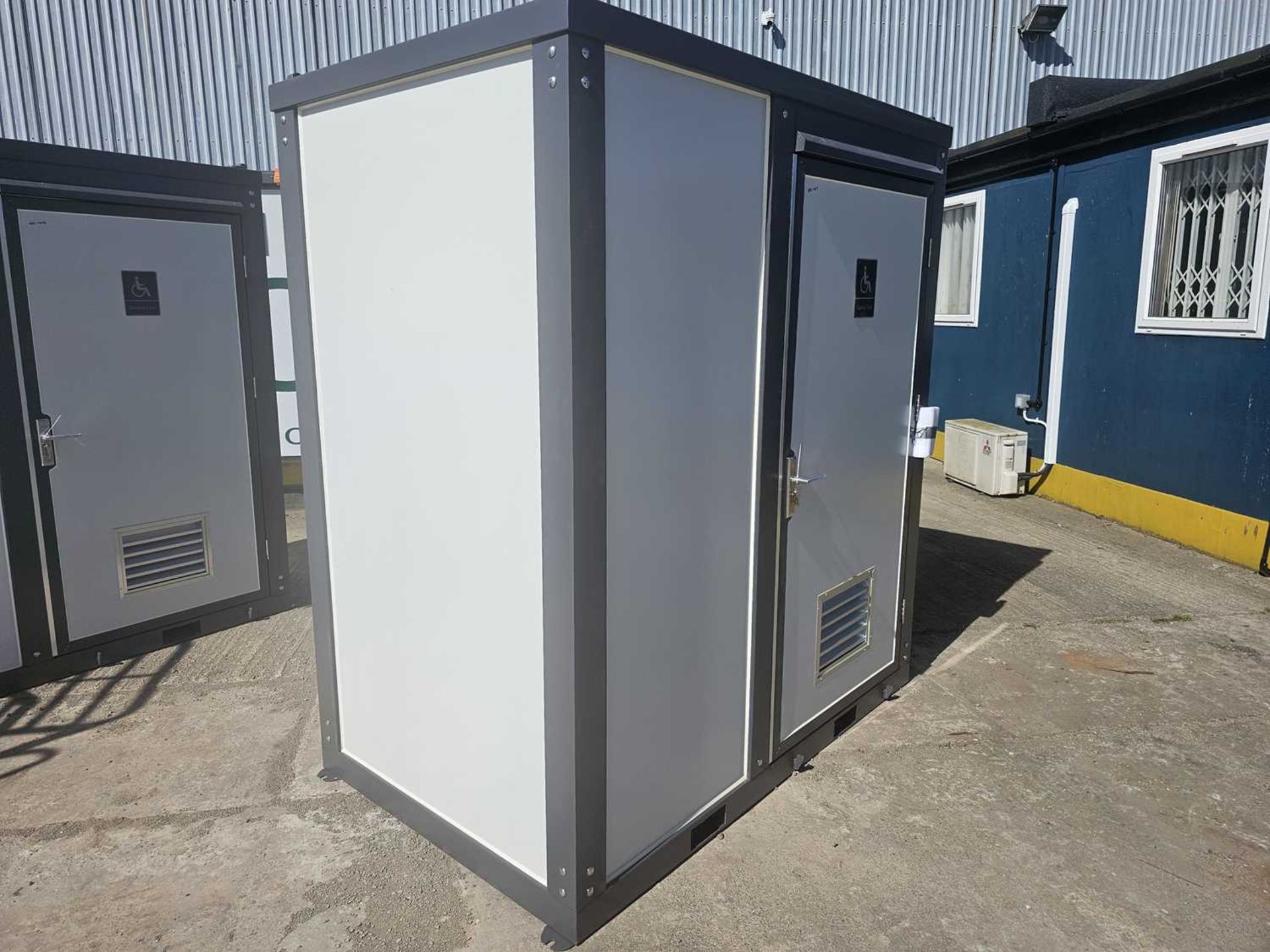 Unused Bastone Disabled Access Toilet Block (L2.15 X W1.3 X 2.36) - Bild 4 aus 8