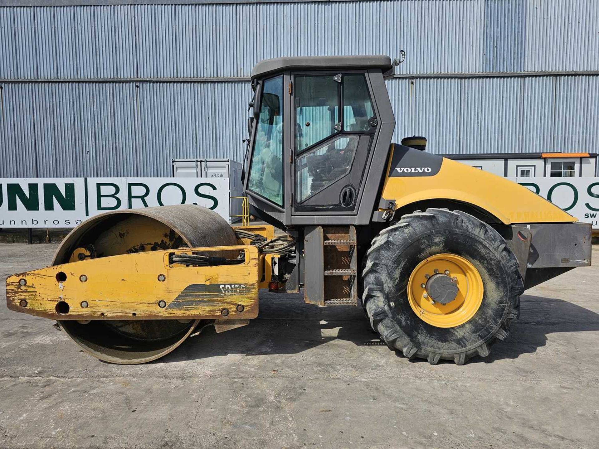 2013 Volvo SD1300 Single Drum Vibrating Roller, Full Cab, A/C - Image 2 of 25