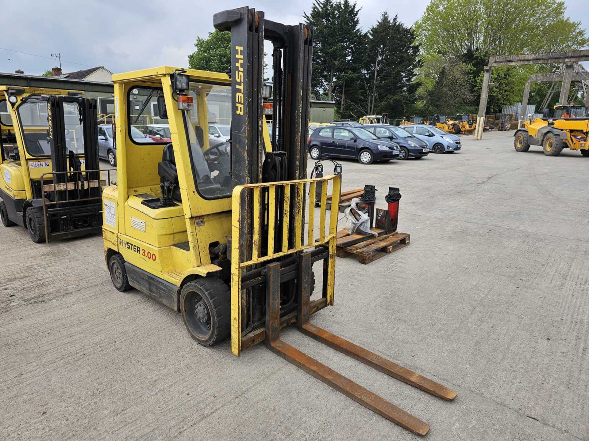 2002 Hyster S3.00XM-U Gas Forklift, 3 Stage Free Lift Mast, Side Shift, Forks (Non Runner) - Image 4 of 15
