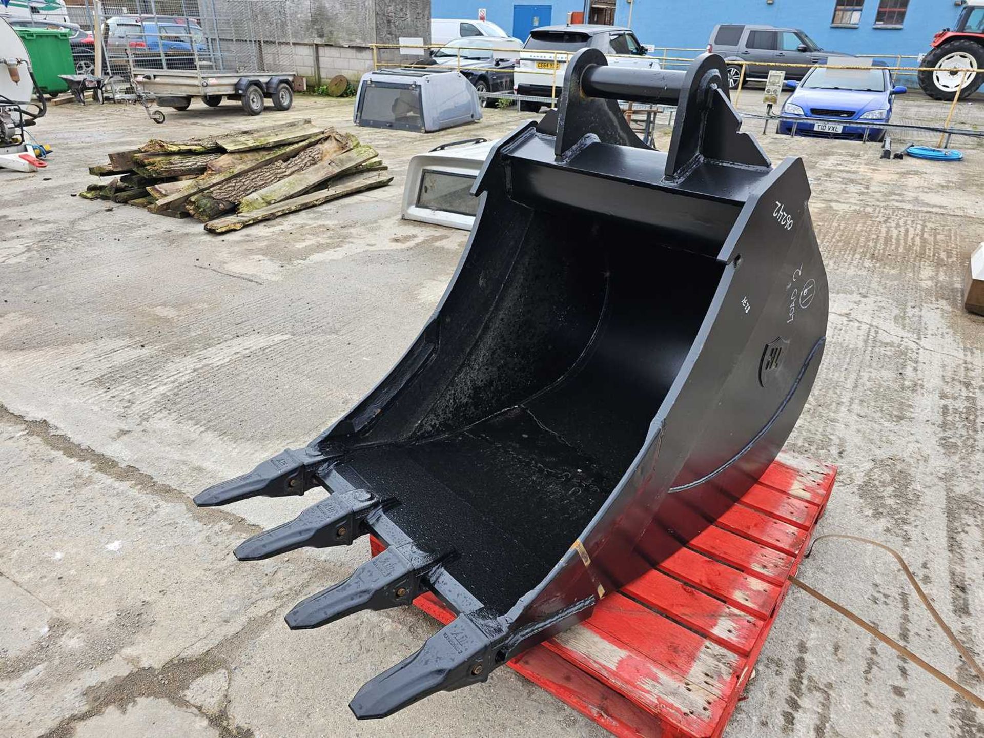 Unused 2023 Hardlife 200-UD-900 36" Digging Bucket 80mm Pin to suit 20 Ton Excavator