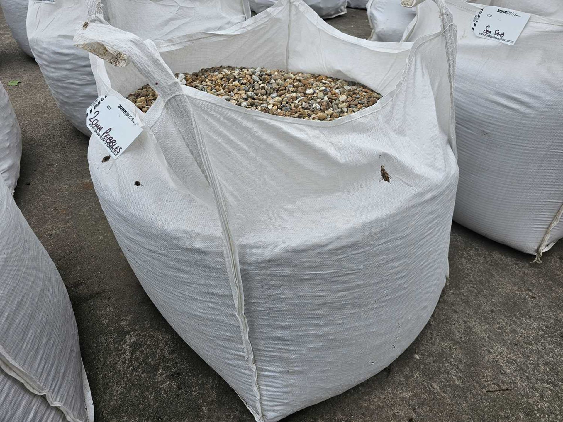 Bulk Bag of 20mm Pebbles - Image 2 of 2