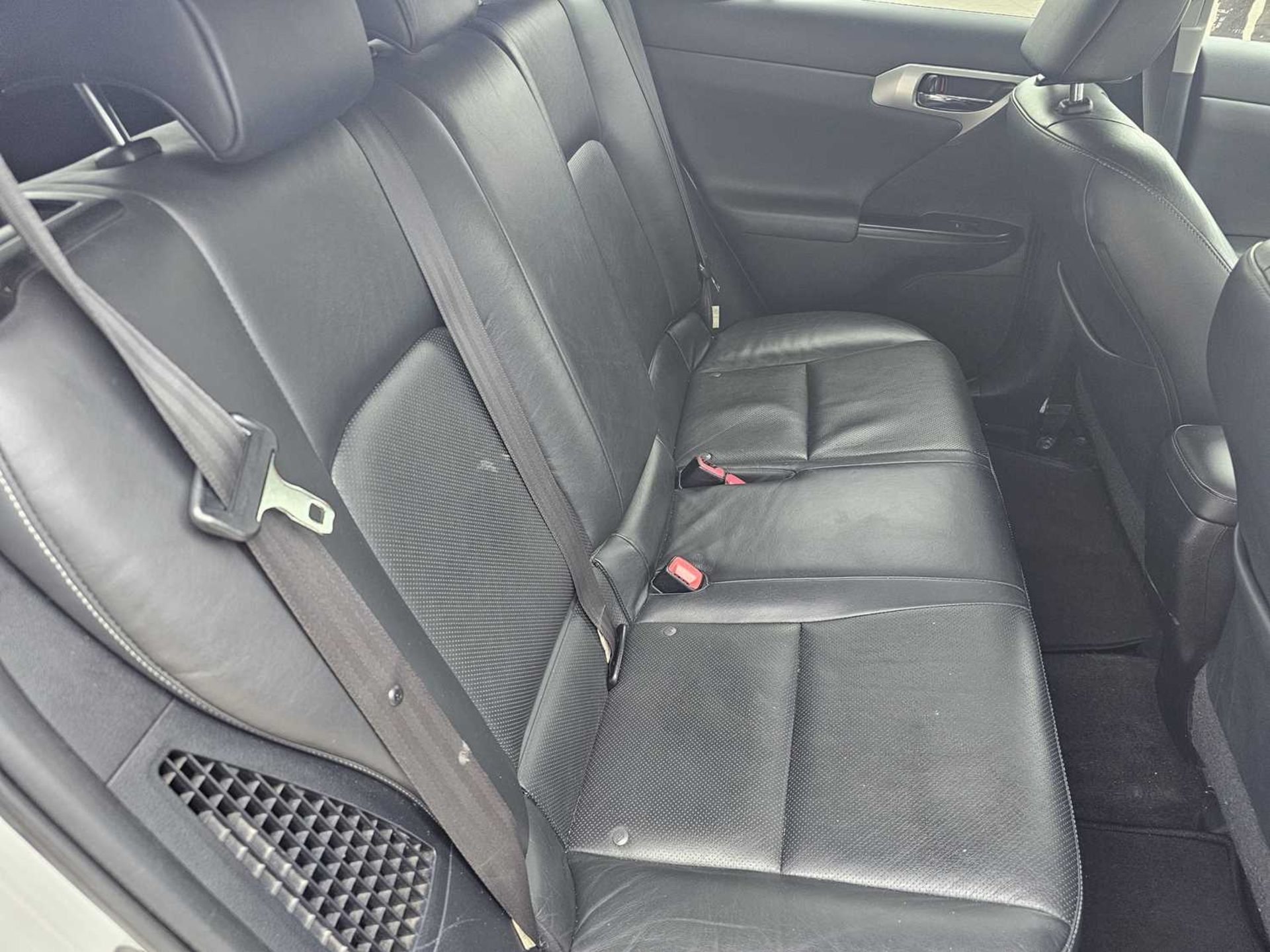 2011 Lexus CT200H Se-L Cvt Hybrid, Auto, Full Leather, Heated Seats, Bluetooth (NO VAT)(Reg. Docs. A - Image 17 of 26