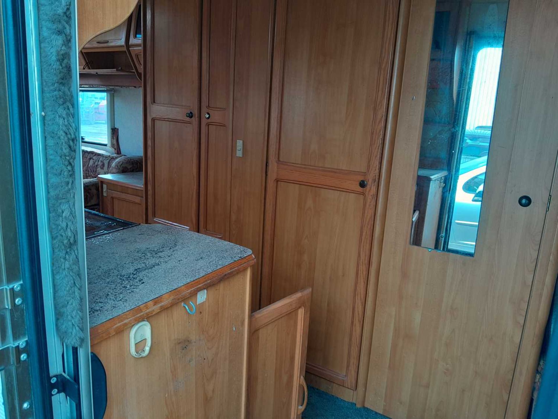 Coachman LASER 590/5 Twin Axle 2 Berth Caravan, Kitchen, Lounge, Toilet - Image 7 of 15