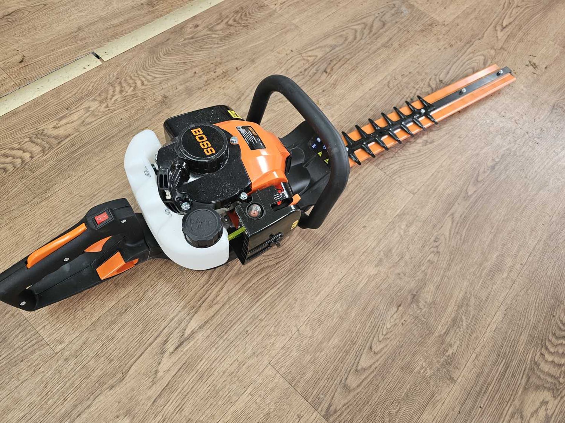 Unused Boss SLP600D Petrol Hedge Trimmer, 24" Blade - Image 3 of 6