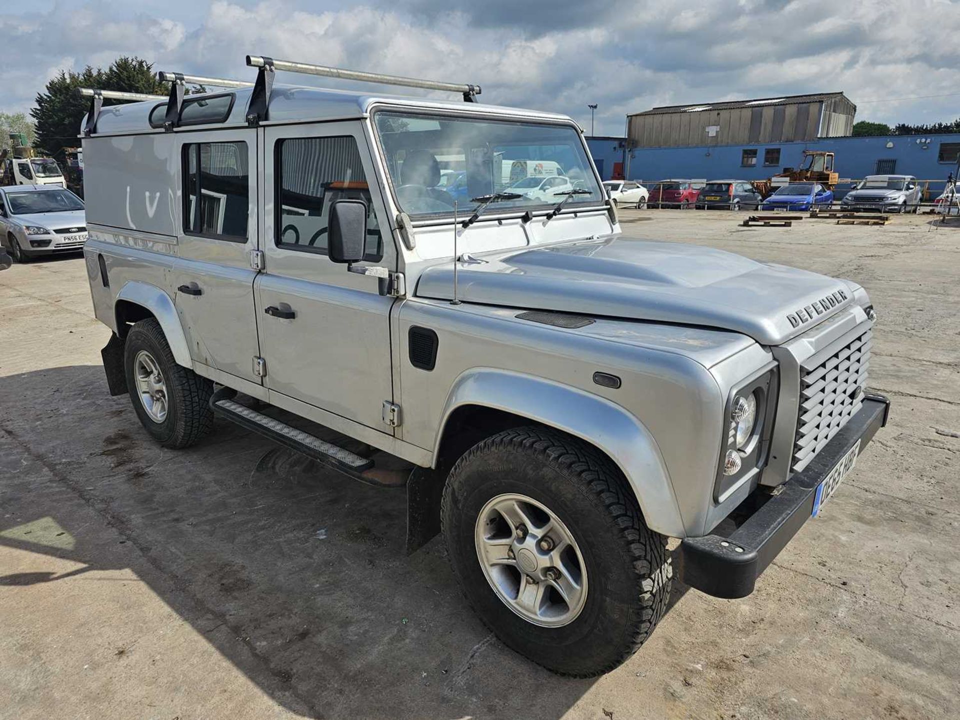 2015 Landrover Defender 110 XS TD D/C, 4WD 6 Speed, Heated Seats, A/C, Tacograph, (Reg. Docs. Availa - Image 7 of 27