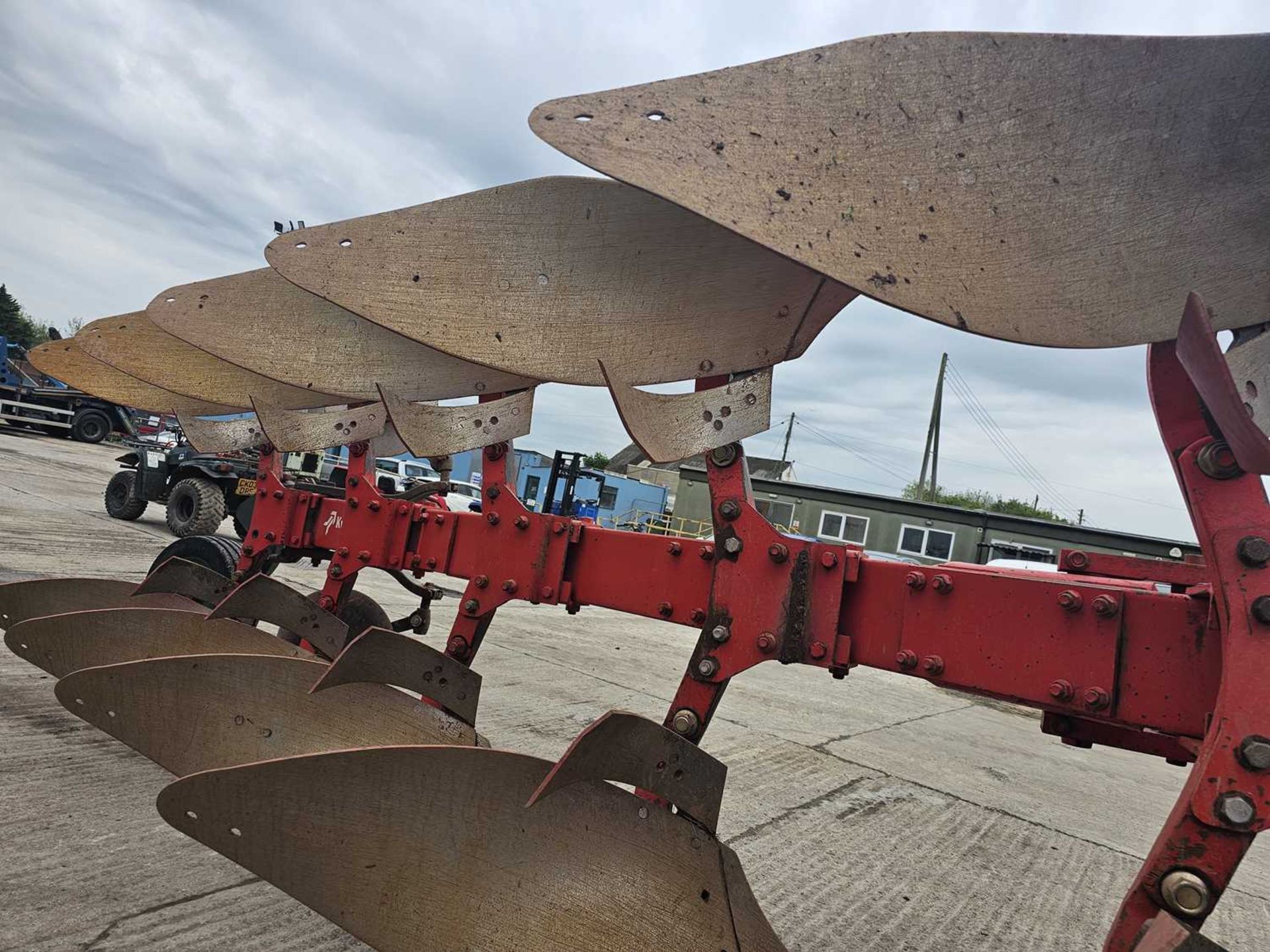 Kverneland KV85-240-8 5 Furrow Plough, Rear Disc, Rear Depth Wheel - Image 7 of 11