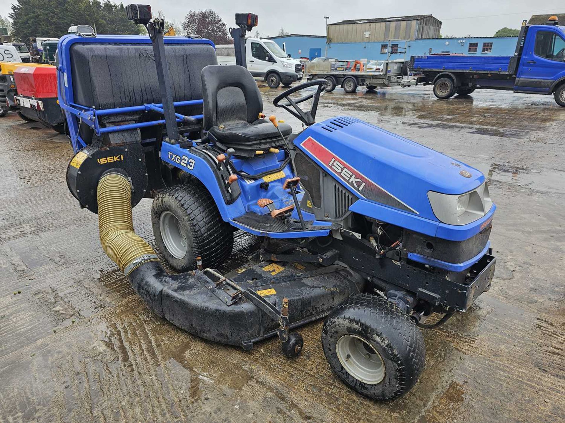 Iseki TXG23FH Diesel Ride on Lawnmower, Hydraulic Tipping Grass Collector - Image 7 of 23