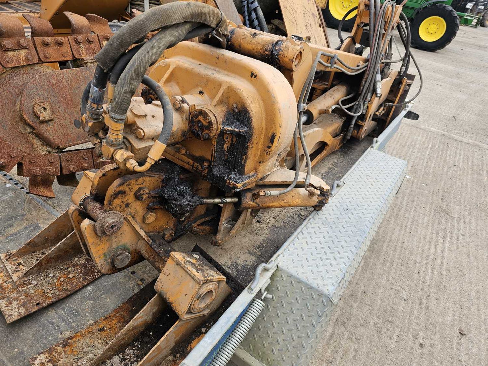 Case 660 4WD 4WS Trencher with TC450 Top Cutter, Chain Trencher, Mole Plough - Image 37 of 39