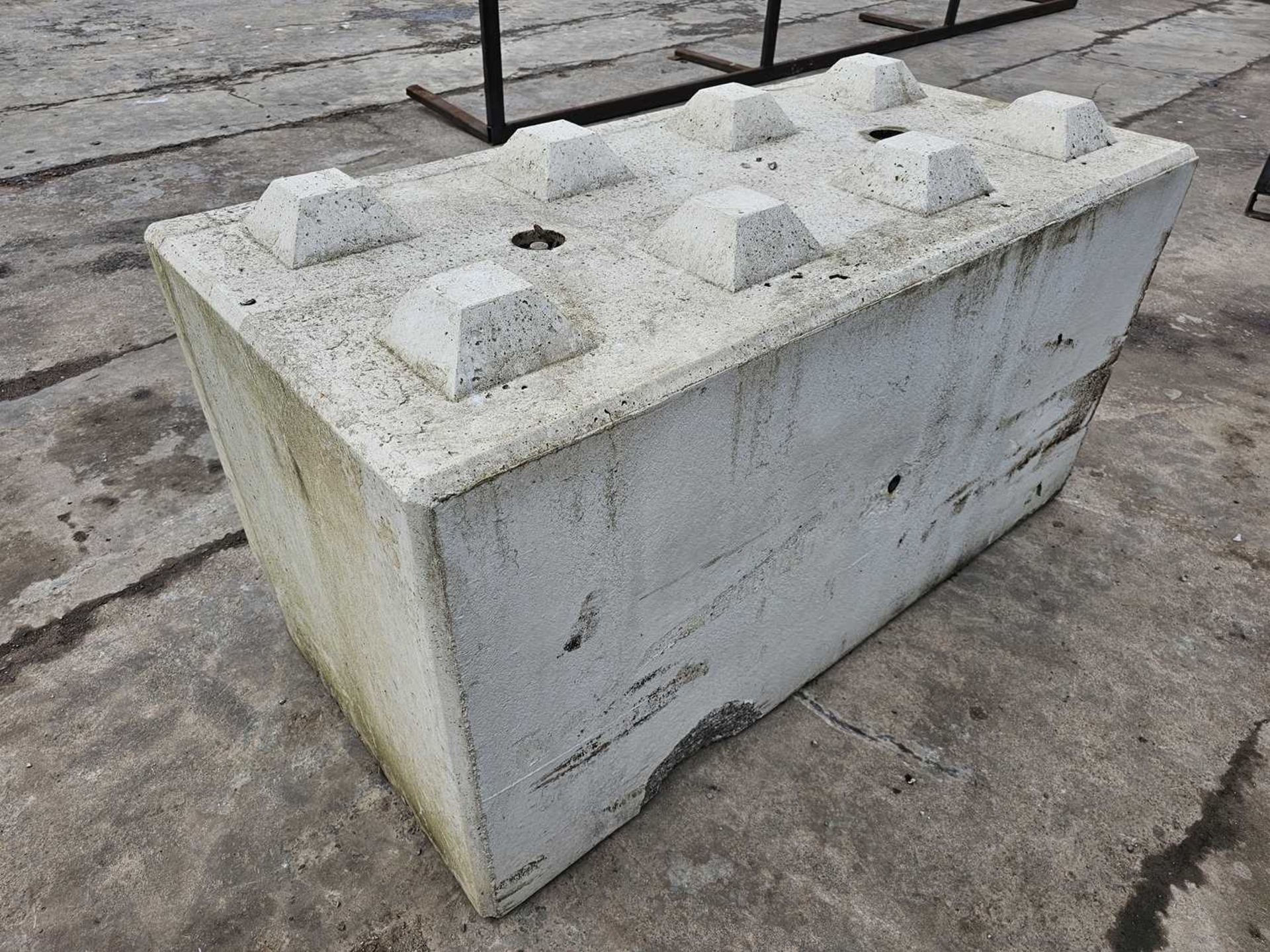 160 x 80 x 80 Concrete Lego Block - Image 2 of 4