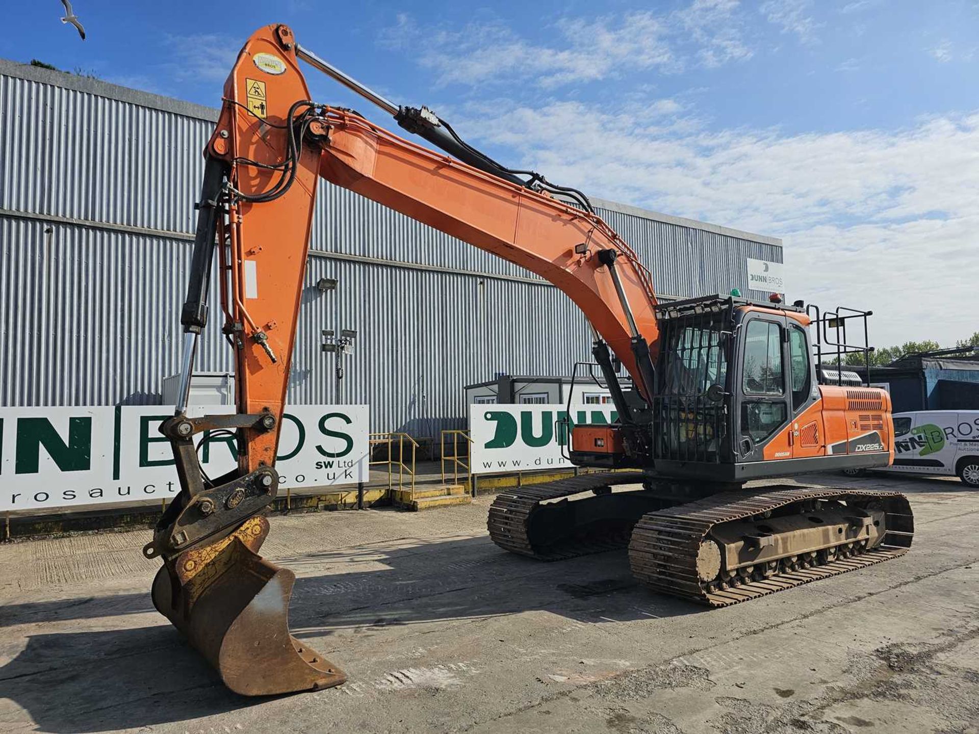 2018 Doosan DX225LC-5 800mm Pads, CV, Geith Hydraulic QH, Piped, Aux. Piping, Demo Cage, Reverse Cam